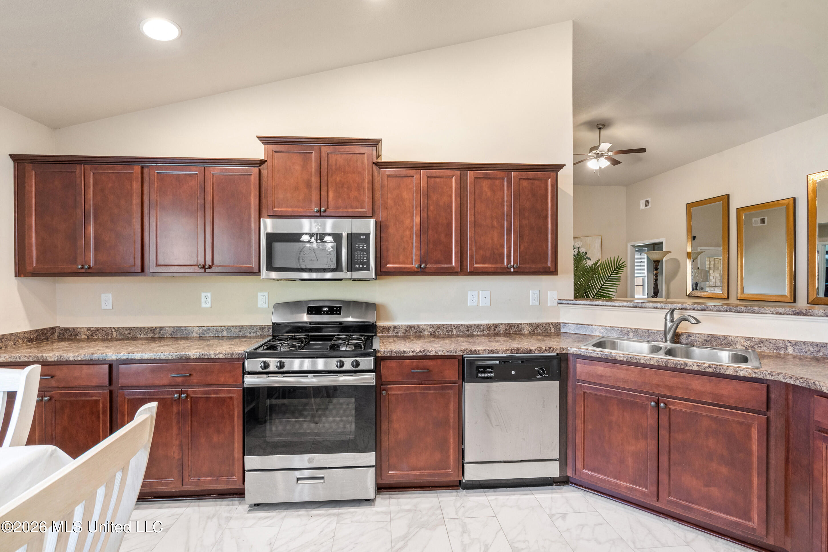 1883 Central Ridge Drive Property Photo 10