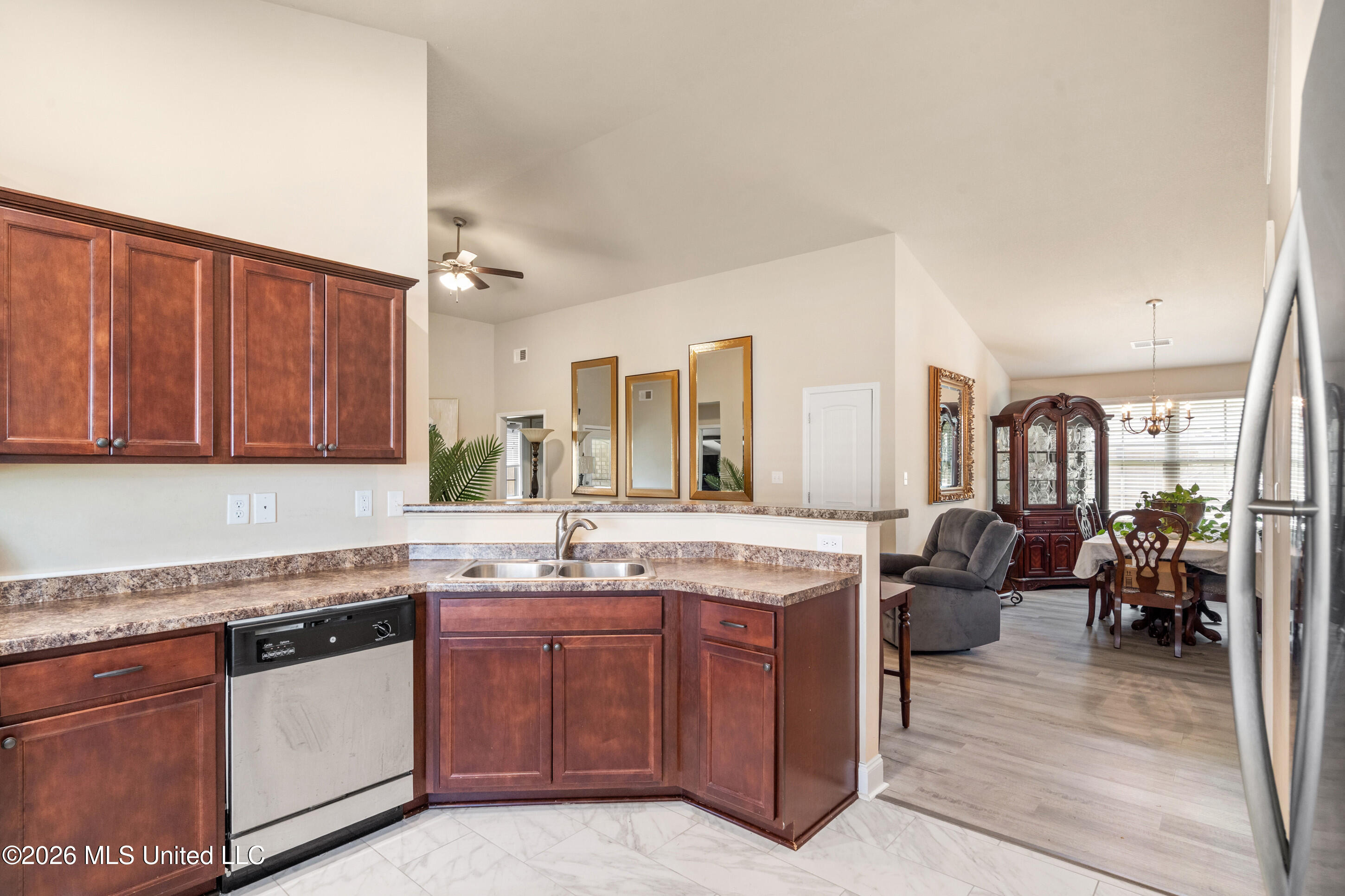1883 Central Ridge Drive Property Photo 11