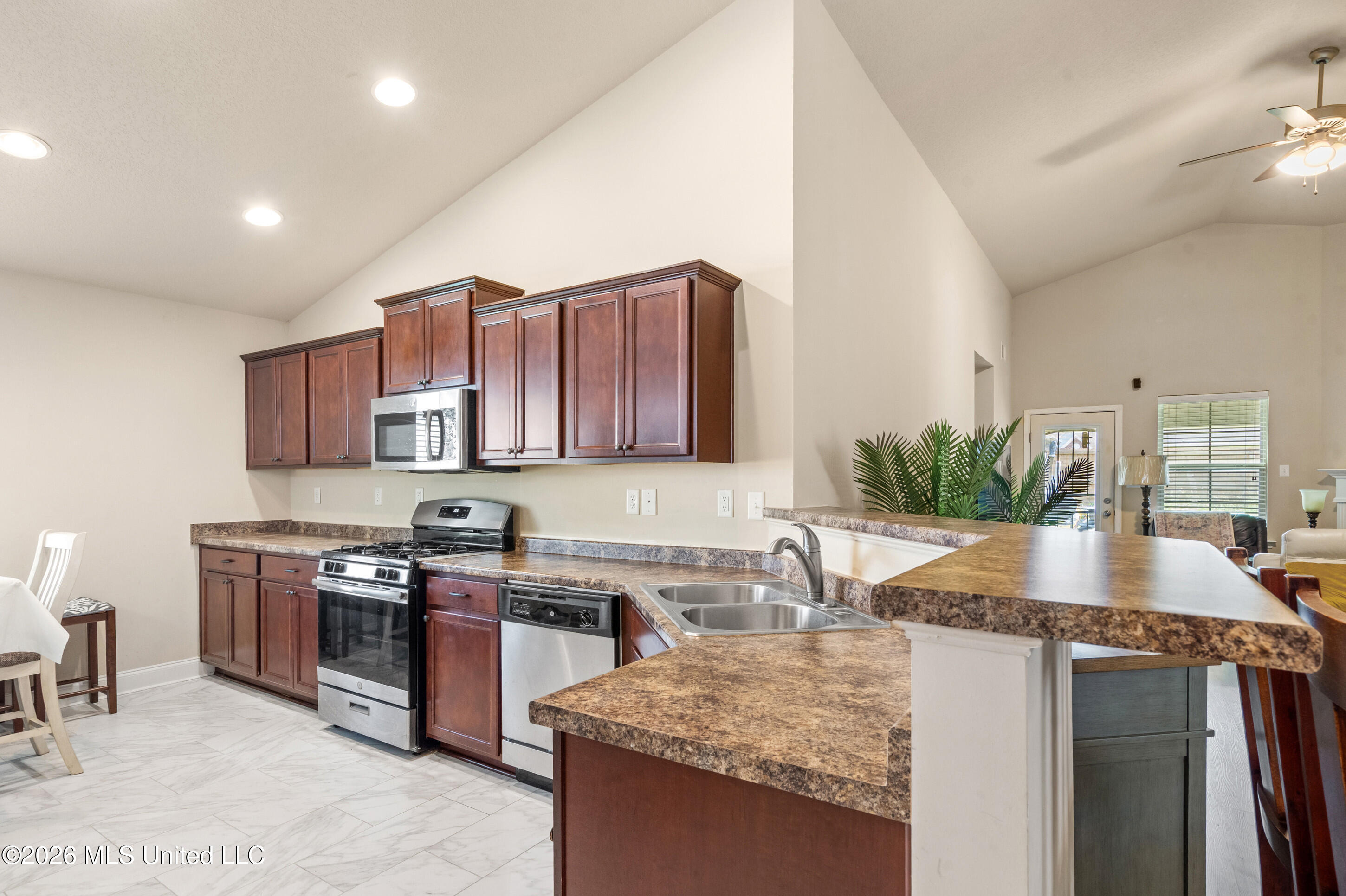 1883 Central Ridge Drive Property Photo 12