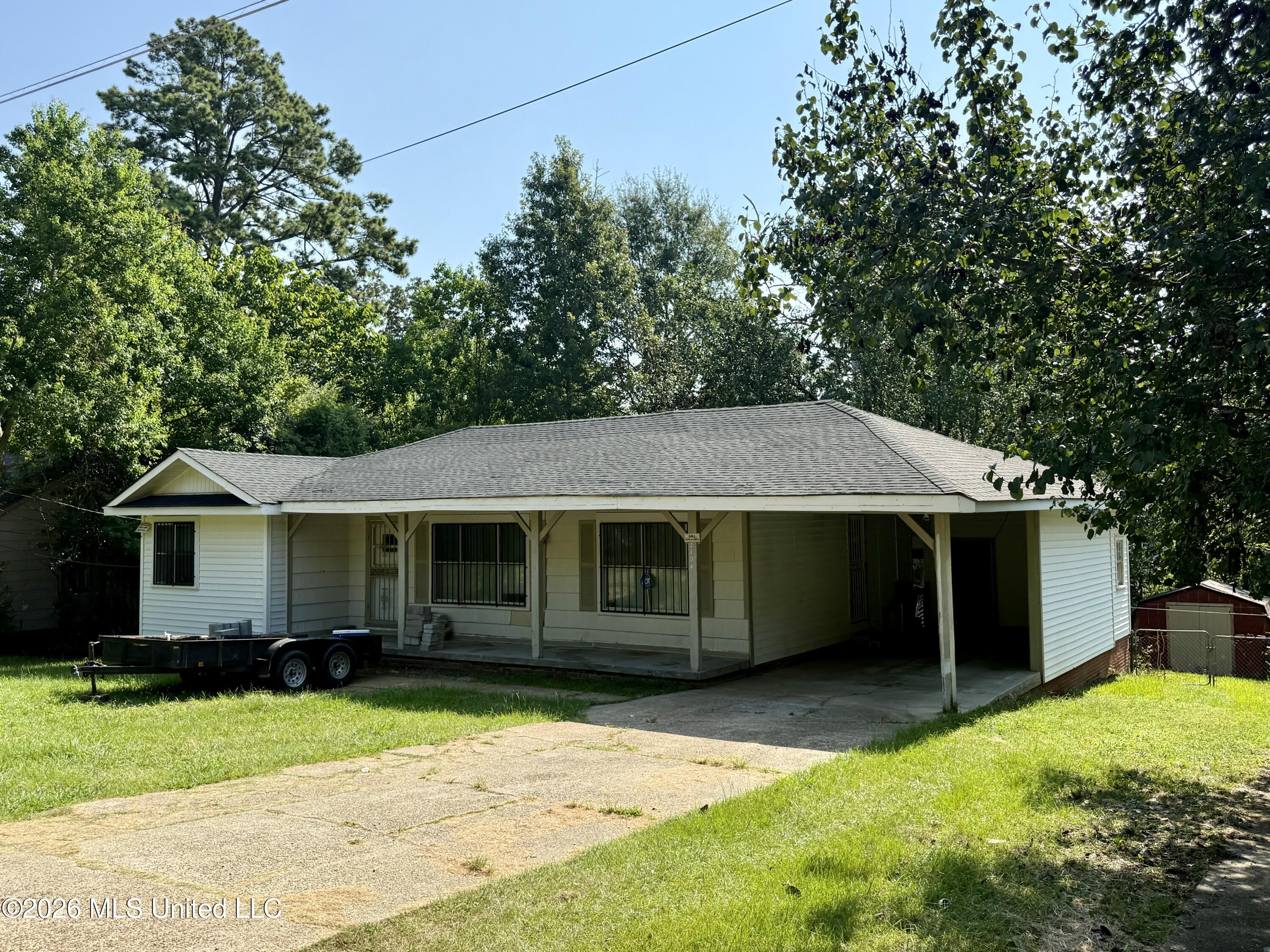 2704 Hillside Drive Property Photo 1