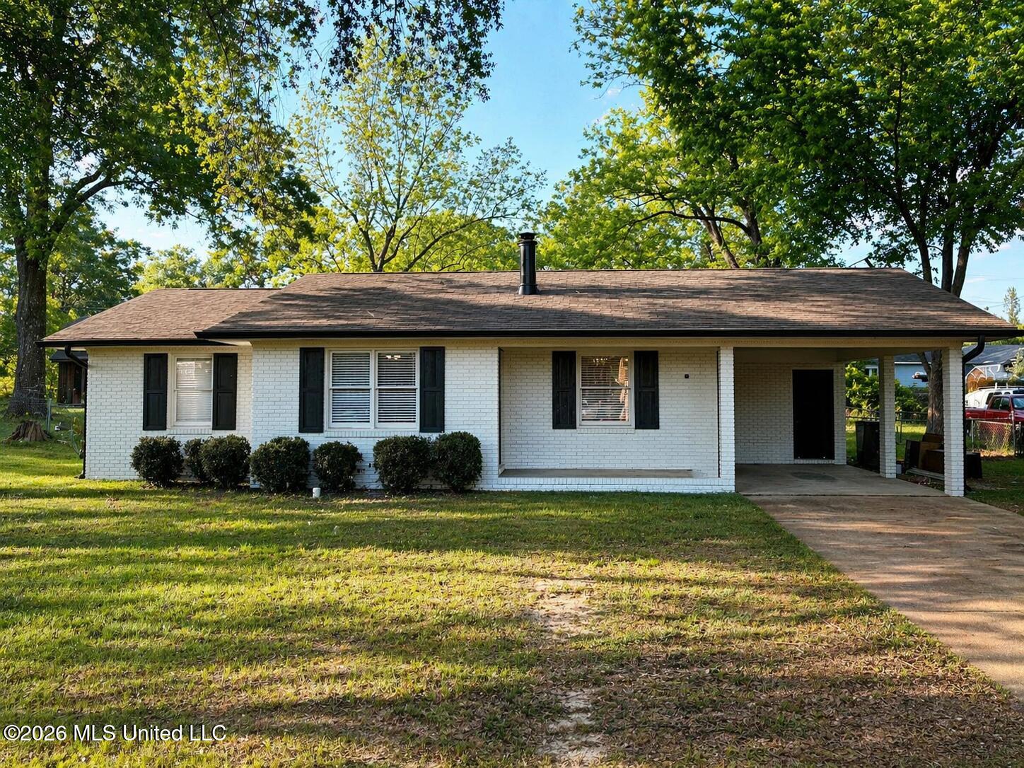 690 Cox Avenue Property Photo 1