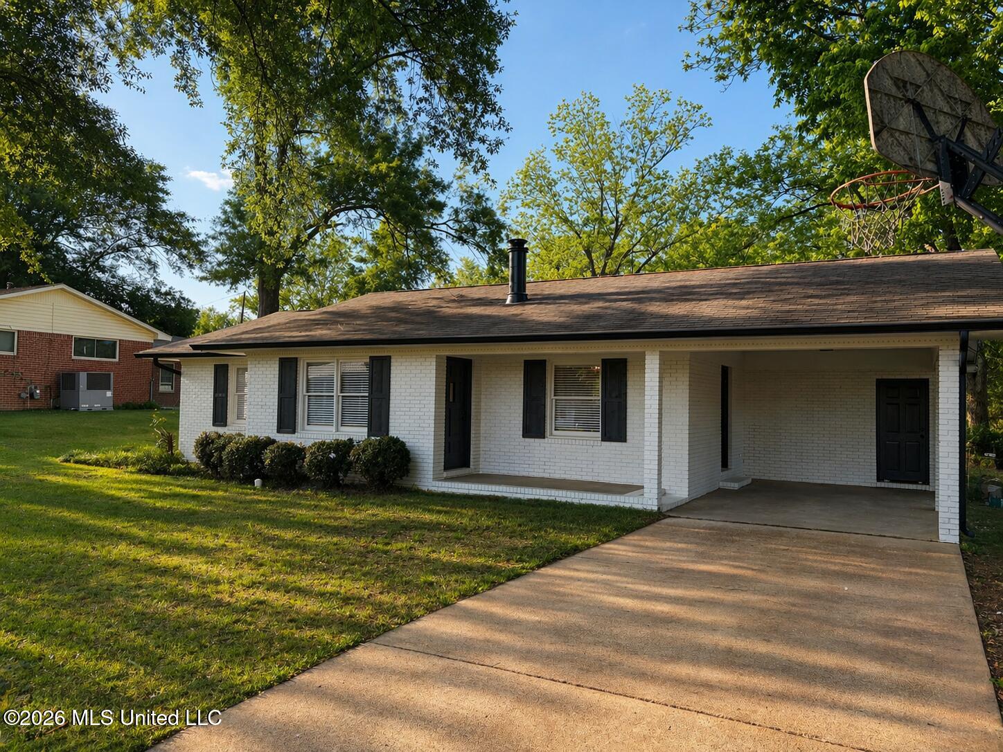 690 Cox Avenue Property Photo 2