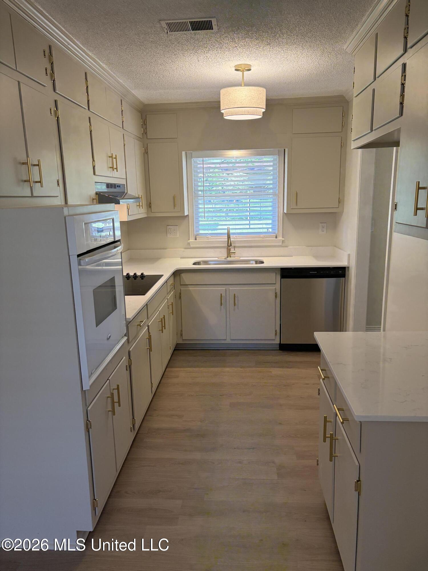 690 Cox Avenue Property Photo 4