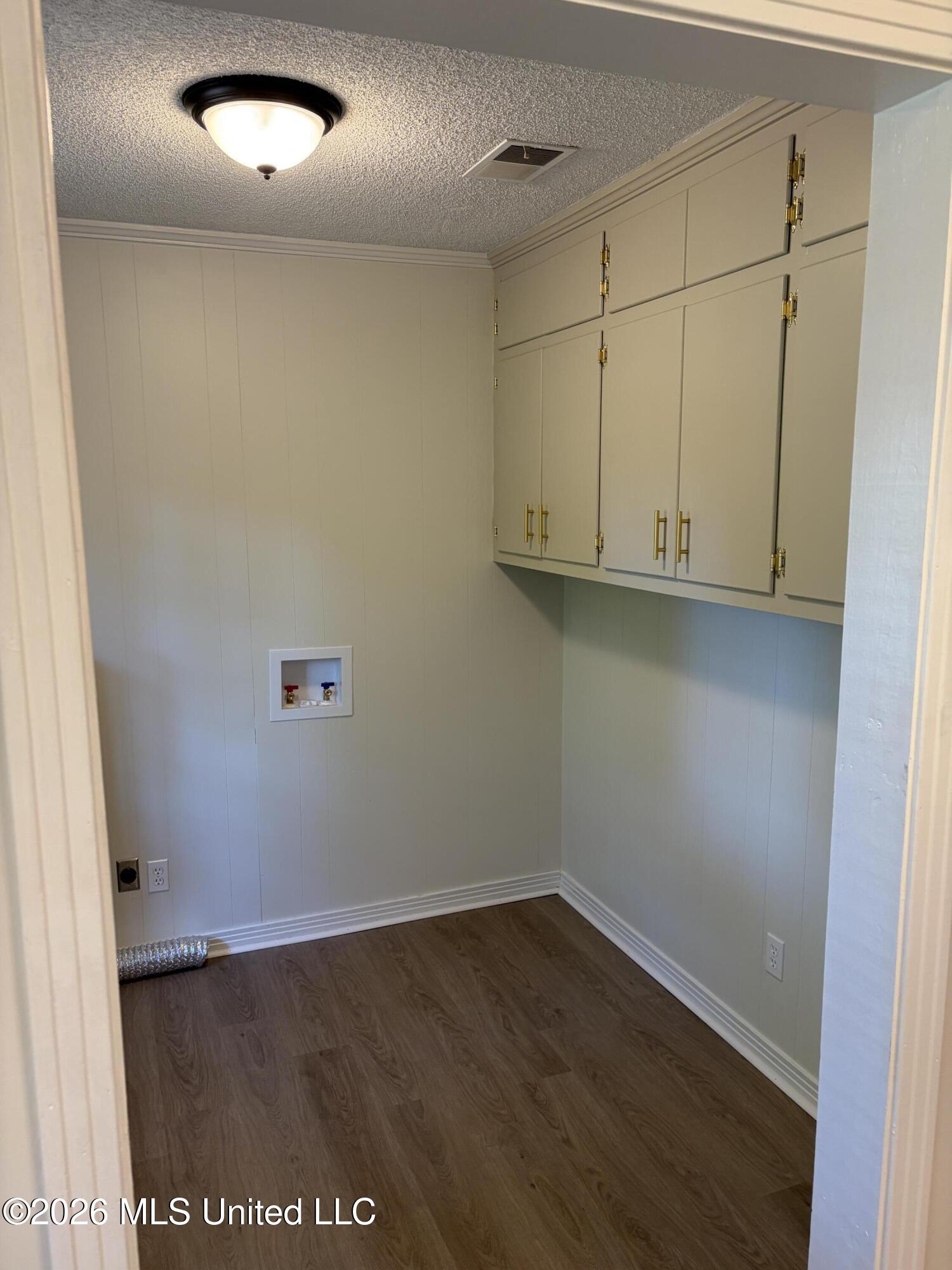 690 Cox Avenue Property Photo 11