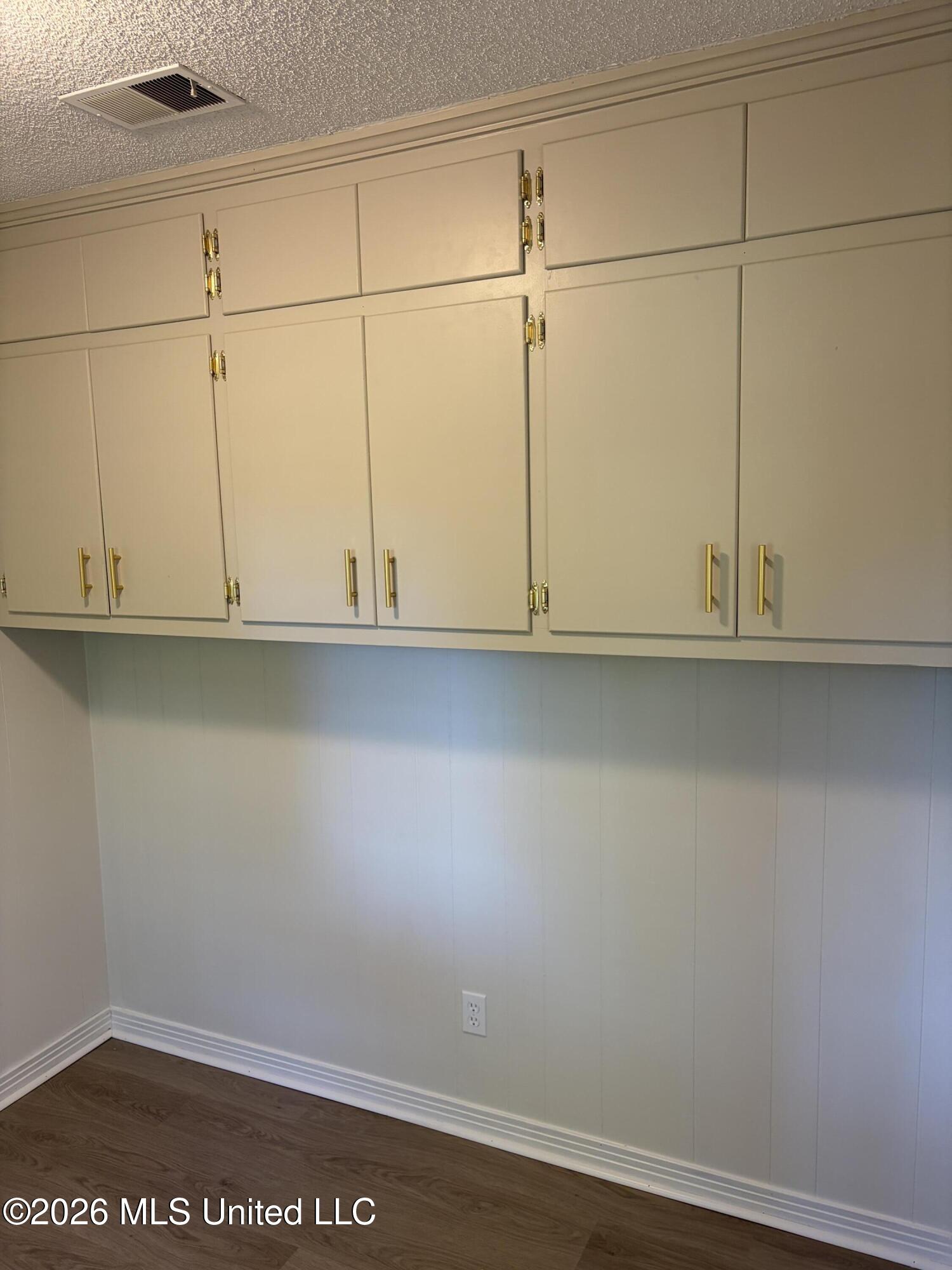 690 Cox Avenue Property Photo 12