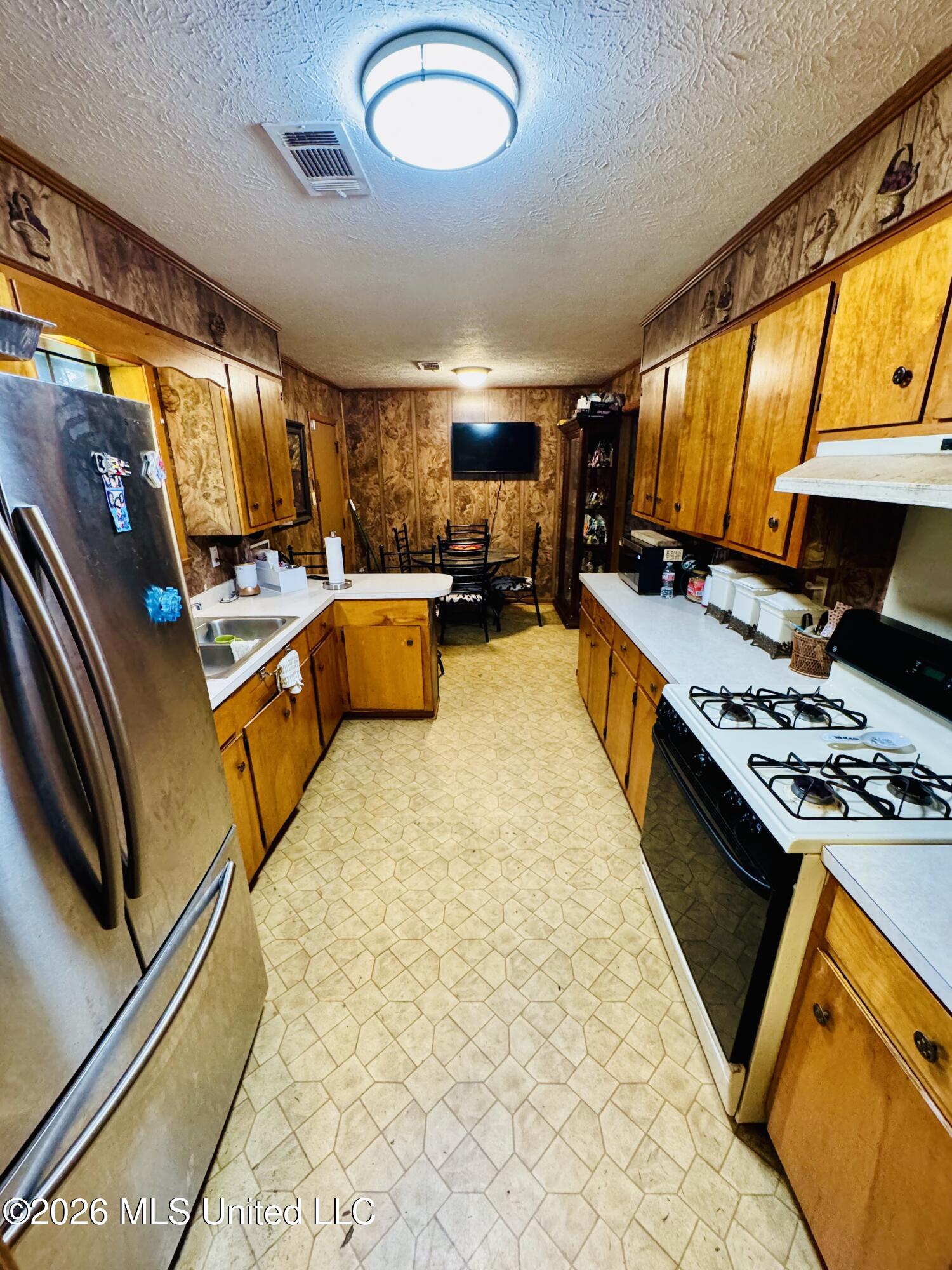 102 Chatwin Street Property Photo 4