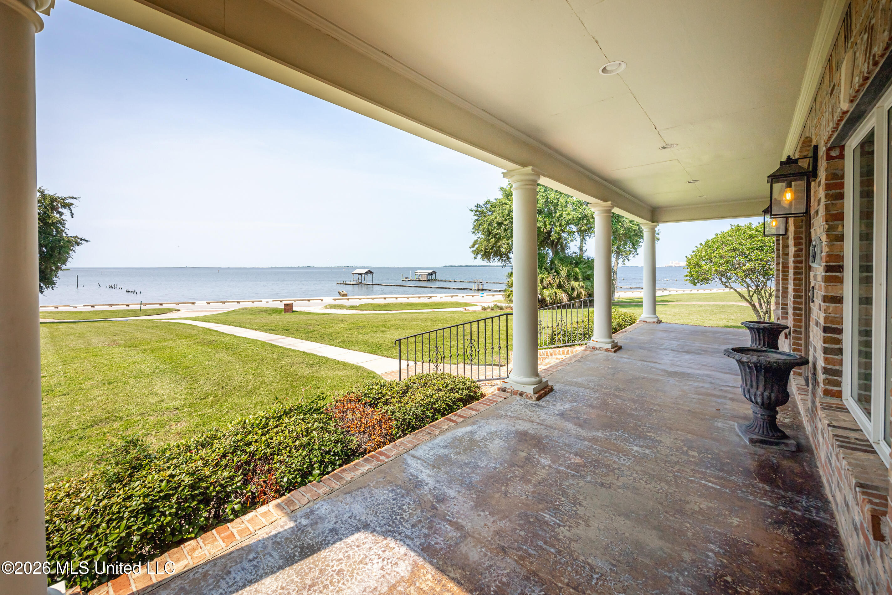 435 E Beach Drive Property Photo 4