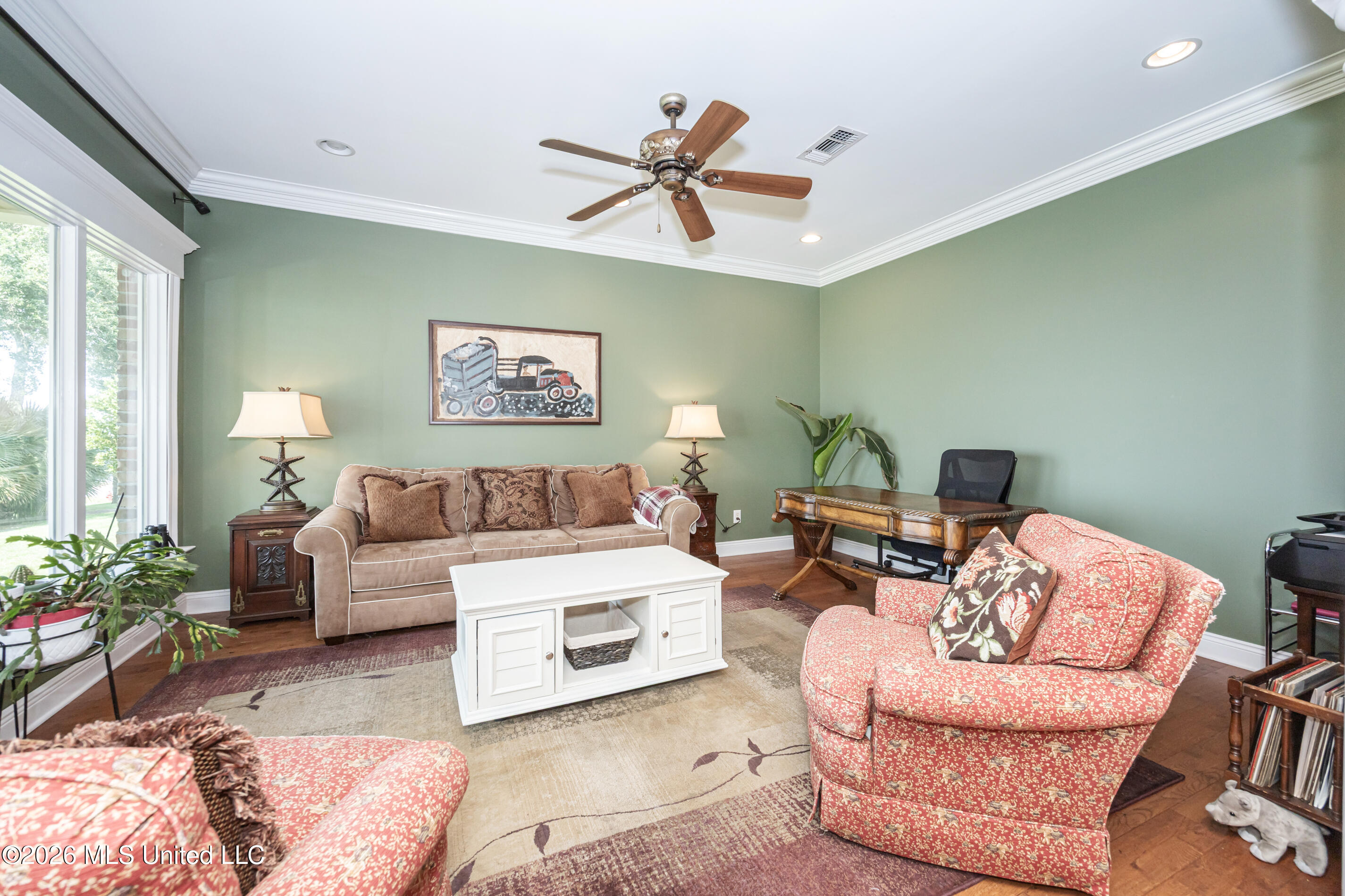 435 E Beach Drive Property Photo 12