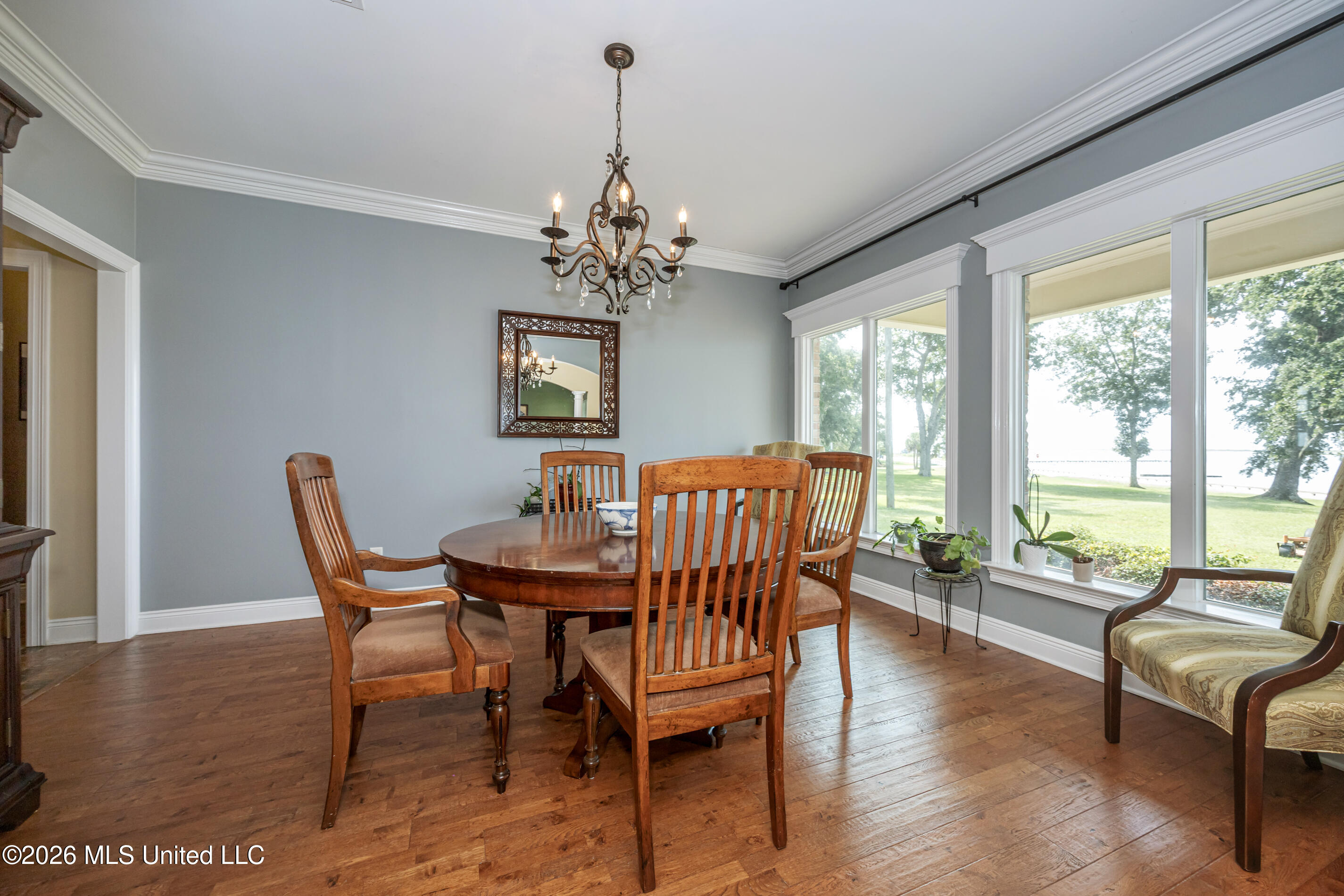 435 E Beach Drive Property Photo 16
