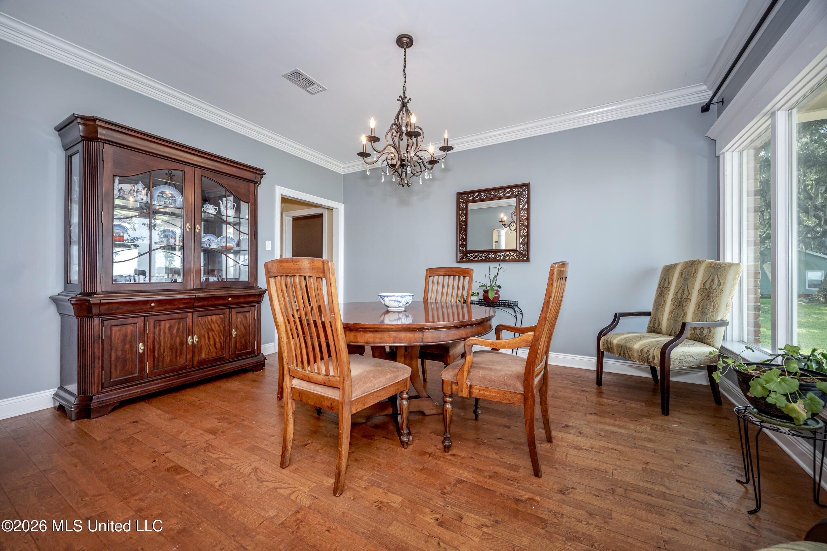 435 E Beach Drive Property Photo 18