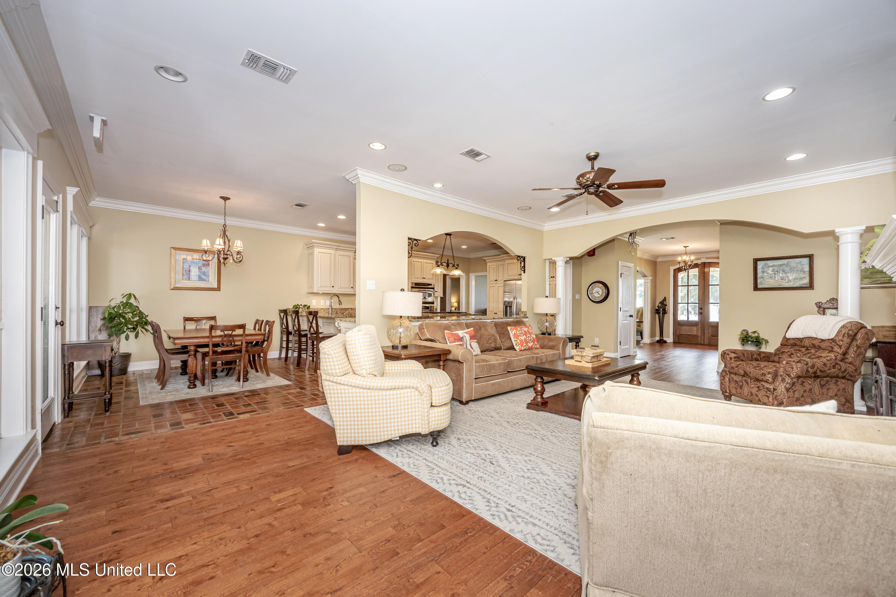 435 E Beach Drive Property Photo 28
