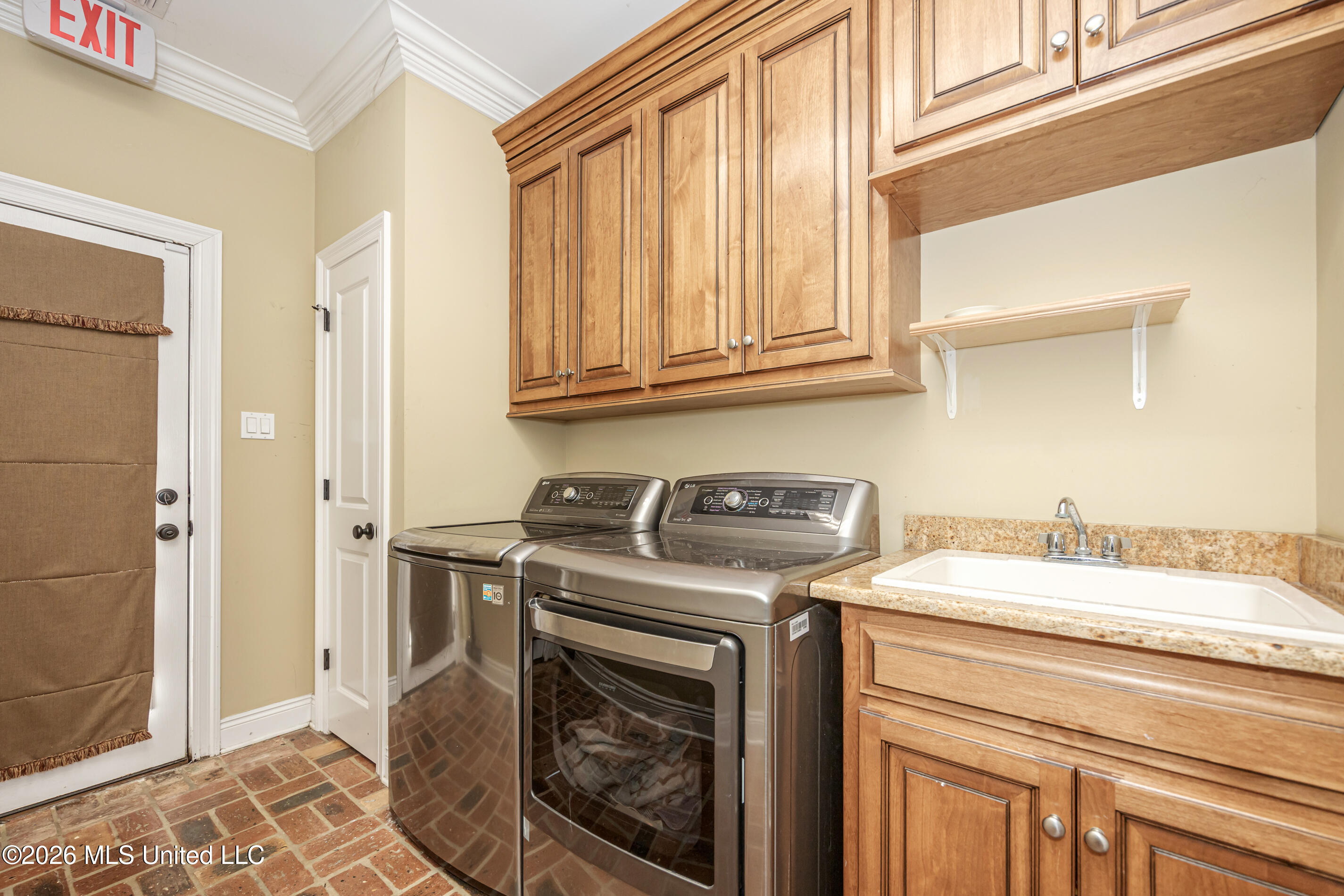 435 E Beach Drive Property Photo 94