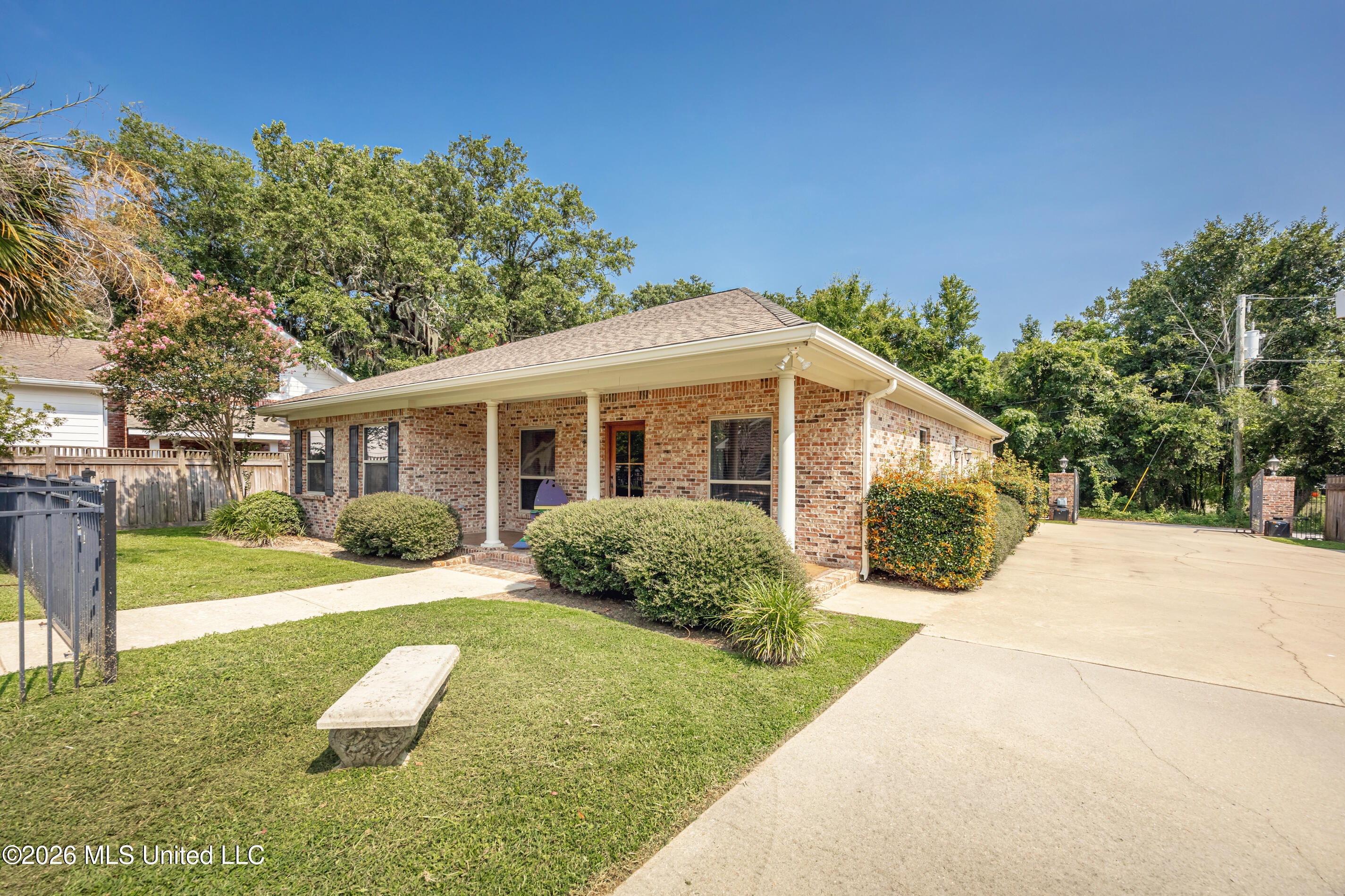 435 E Beach Drive Property Photo 109