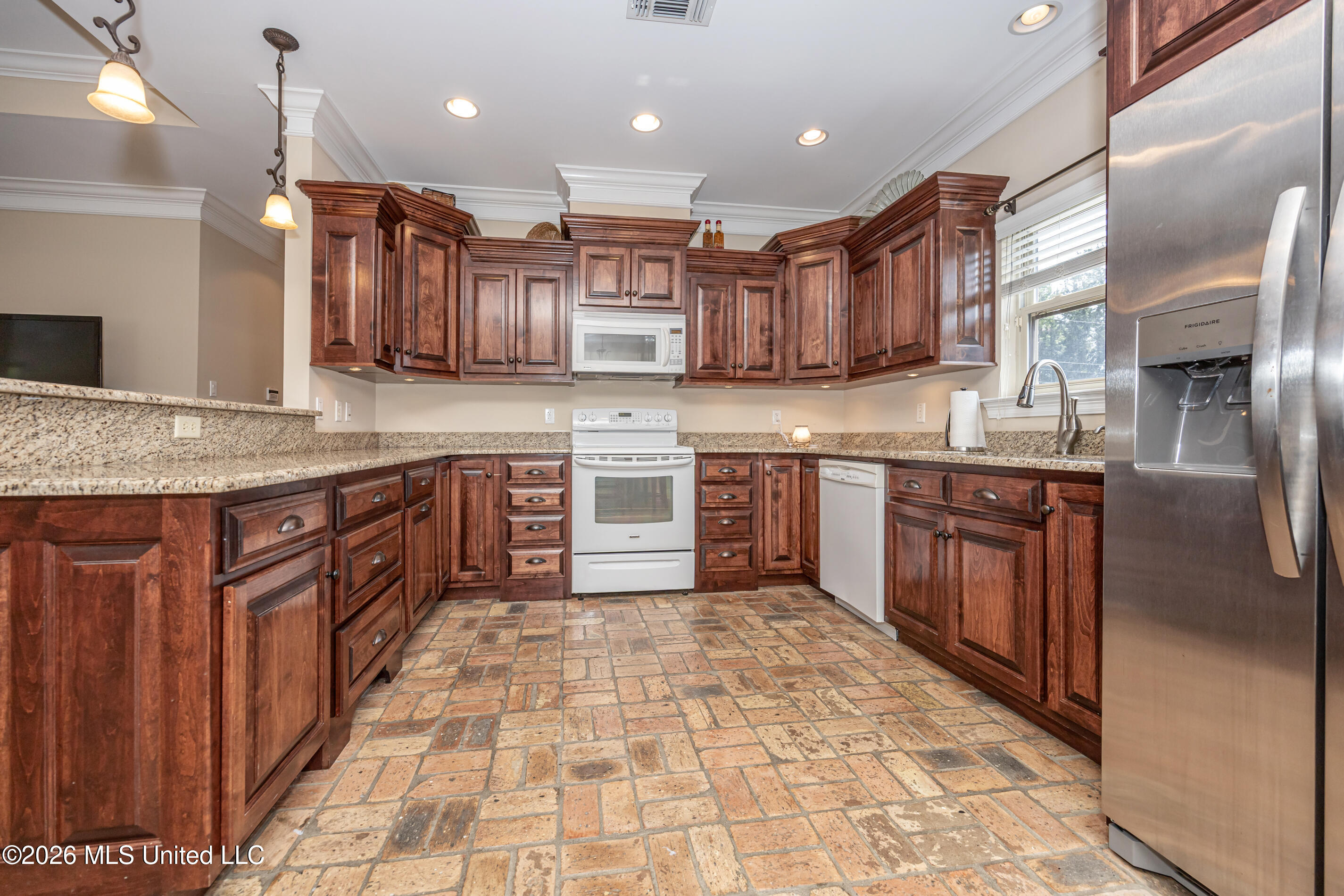 435 E Beach Drive Property Photo 114