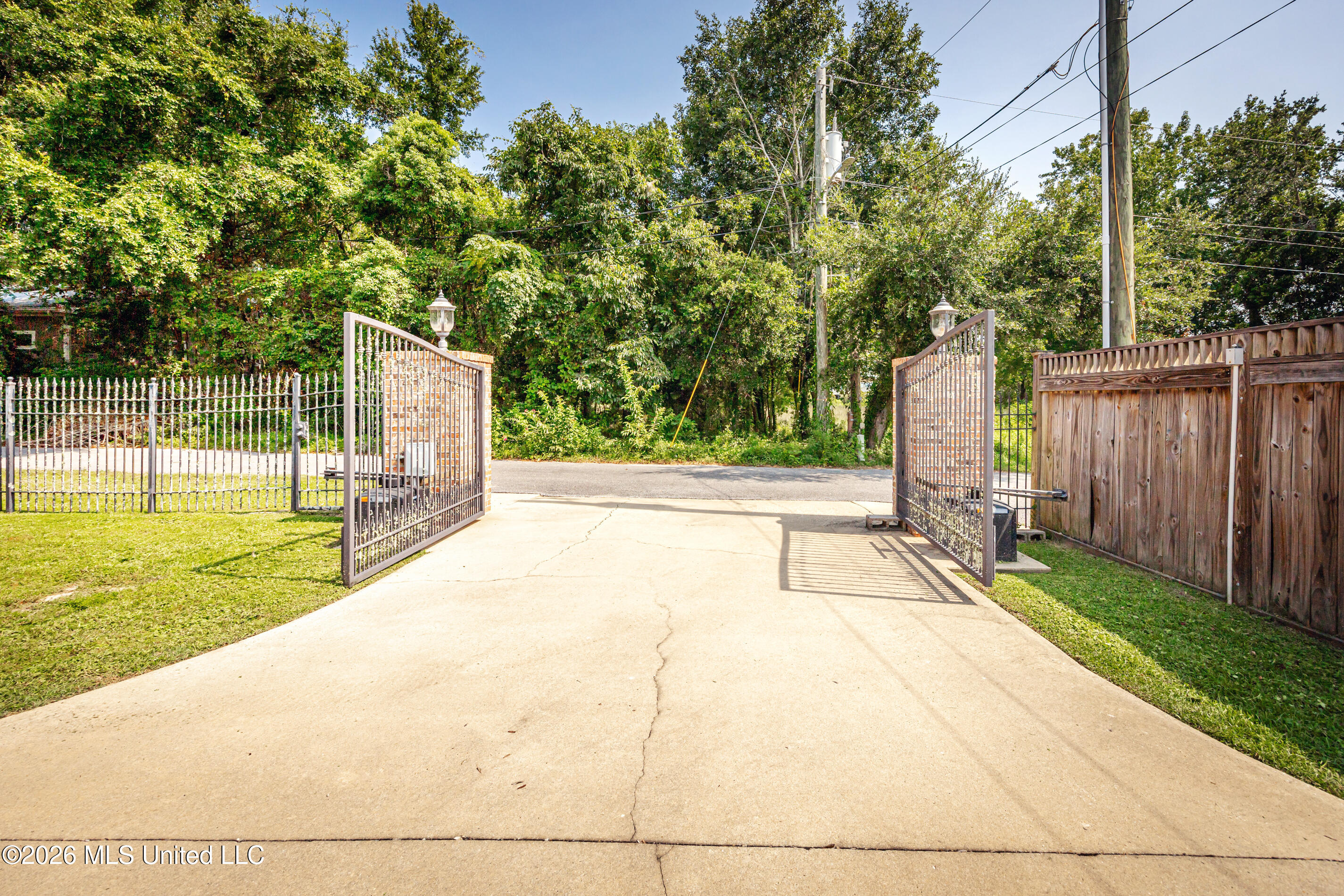 435 E Beach Drive Property Photo 141