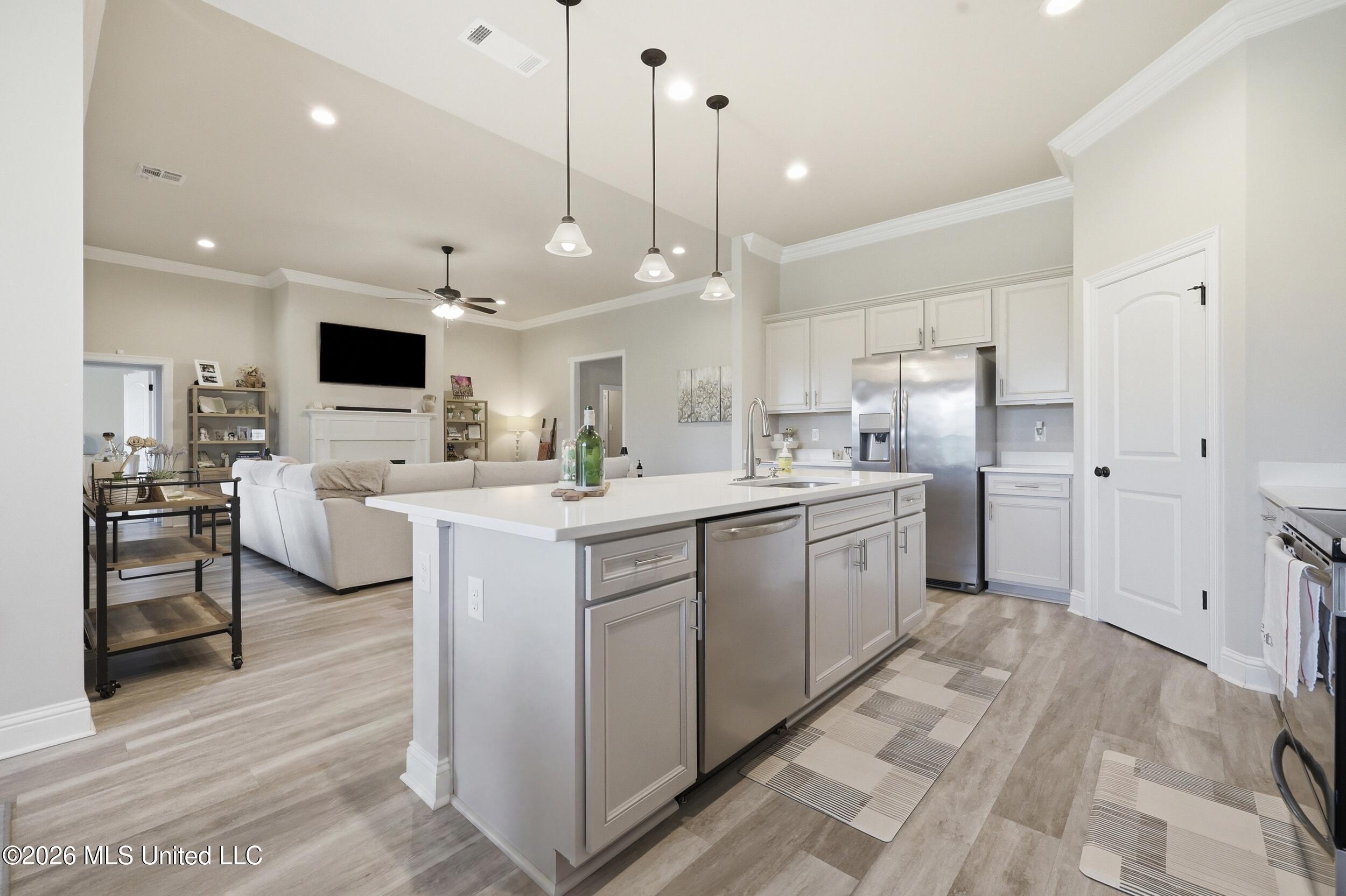 9225 Natures Trail Property Photo 9