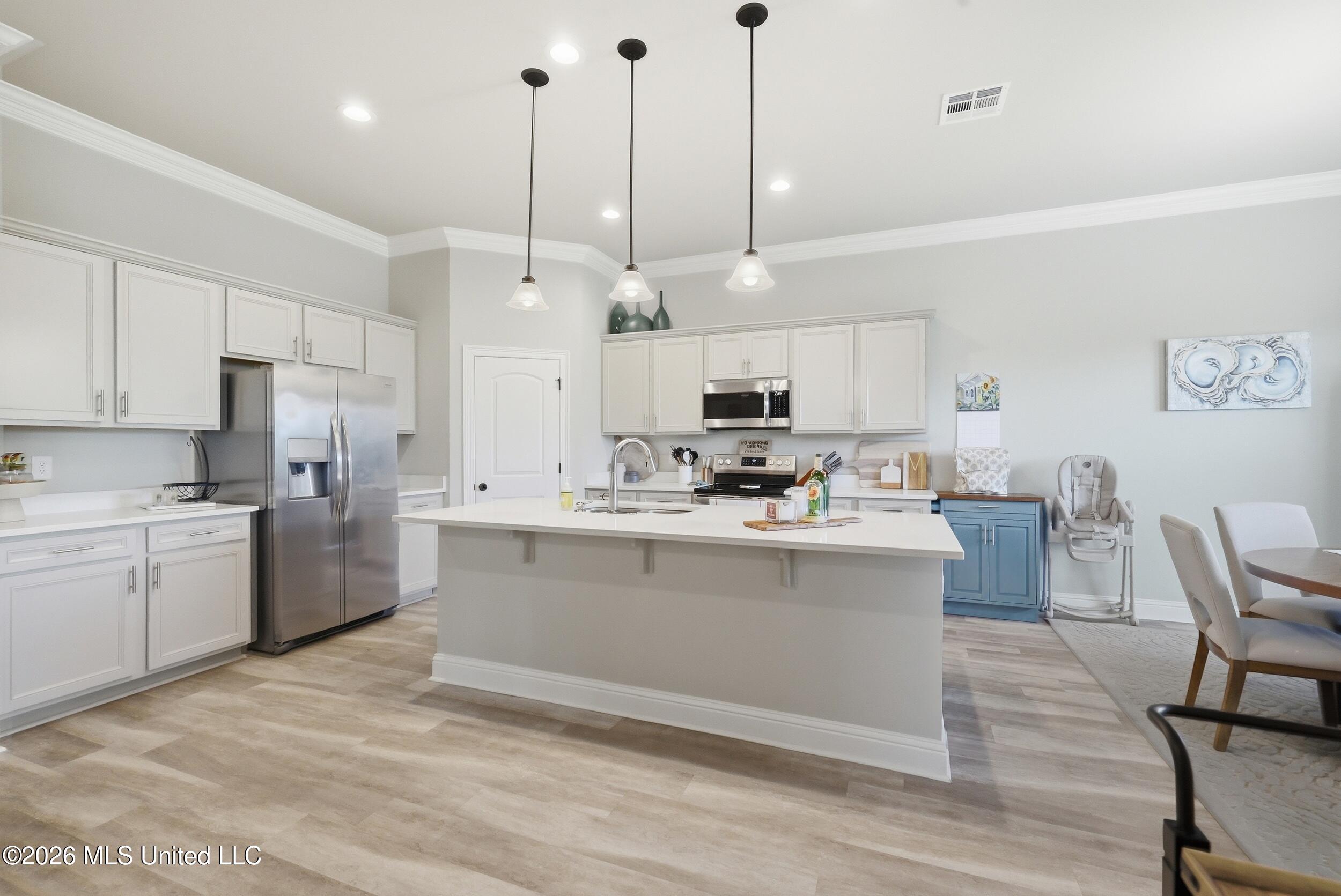 9225 Natures Trail Property Photo 14