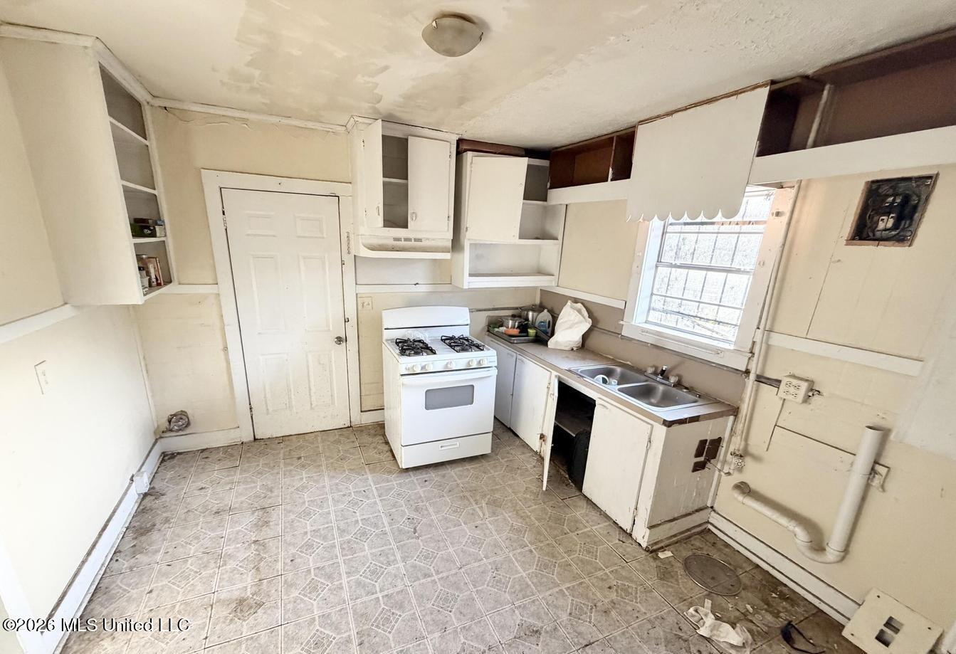 4210 Chennault Avenue Property Photo 4