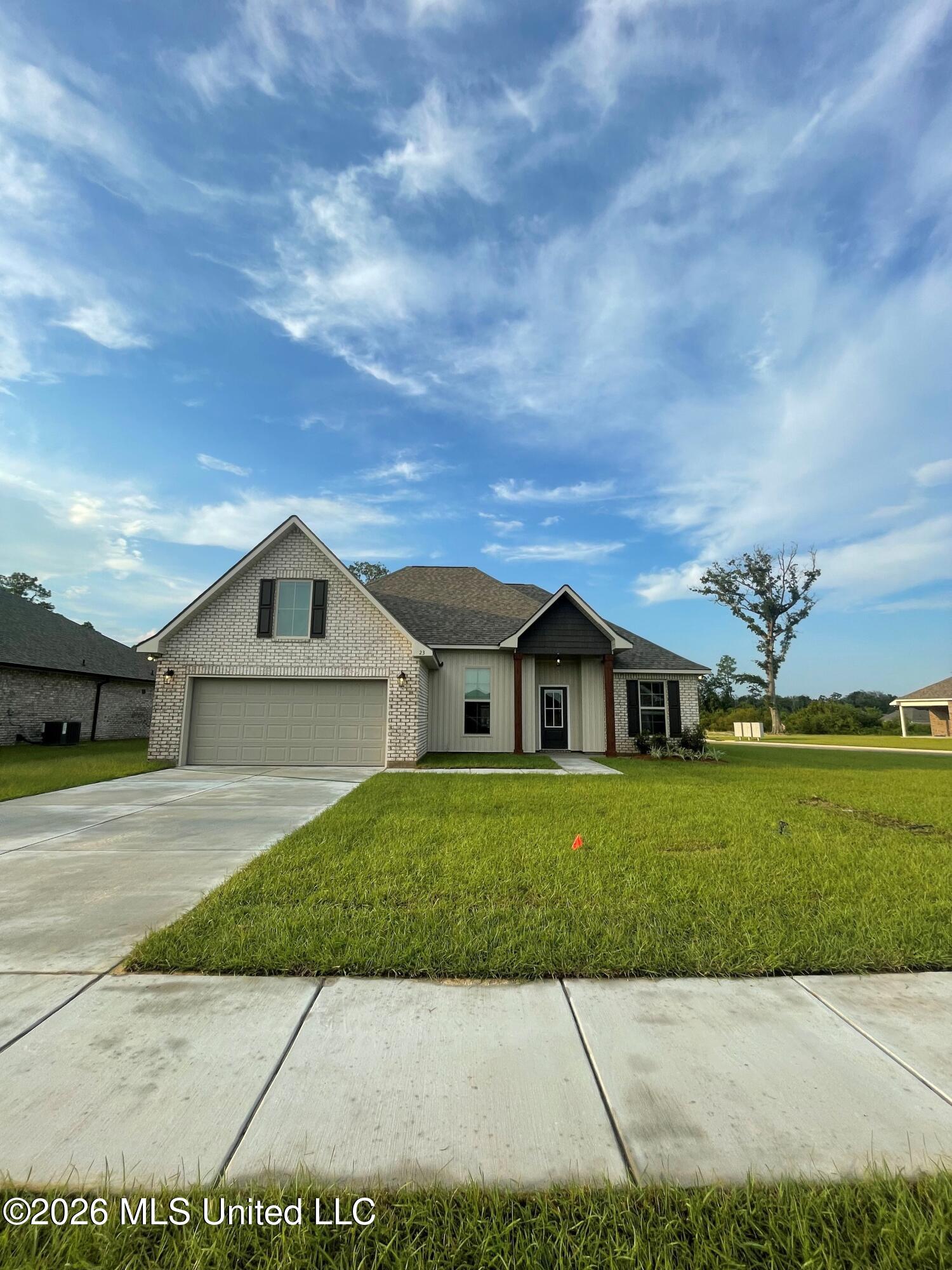 23 Red Oak Drive Property Photo 1