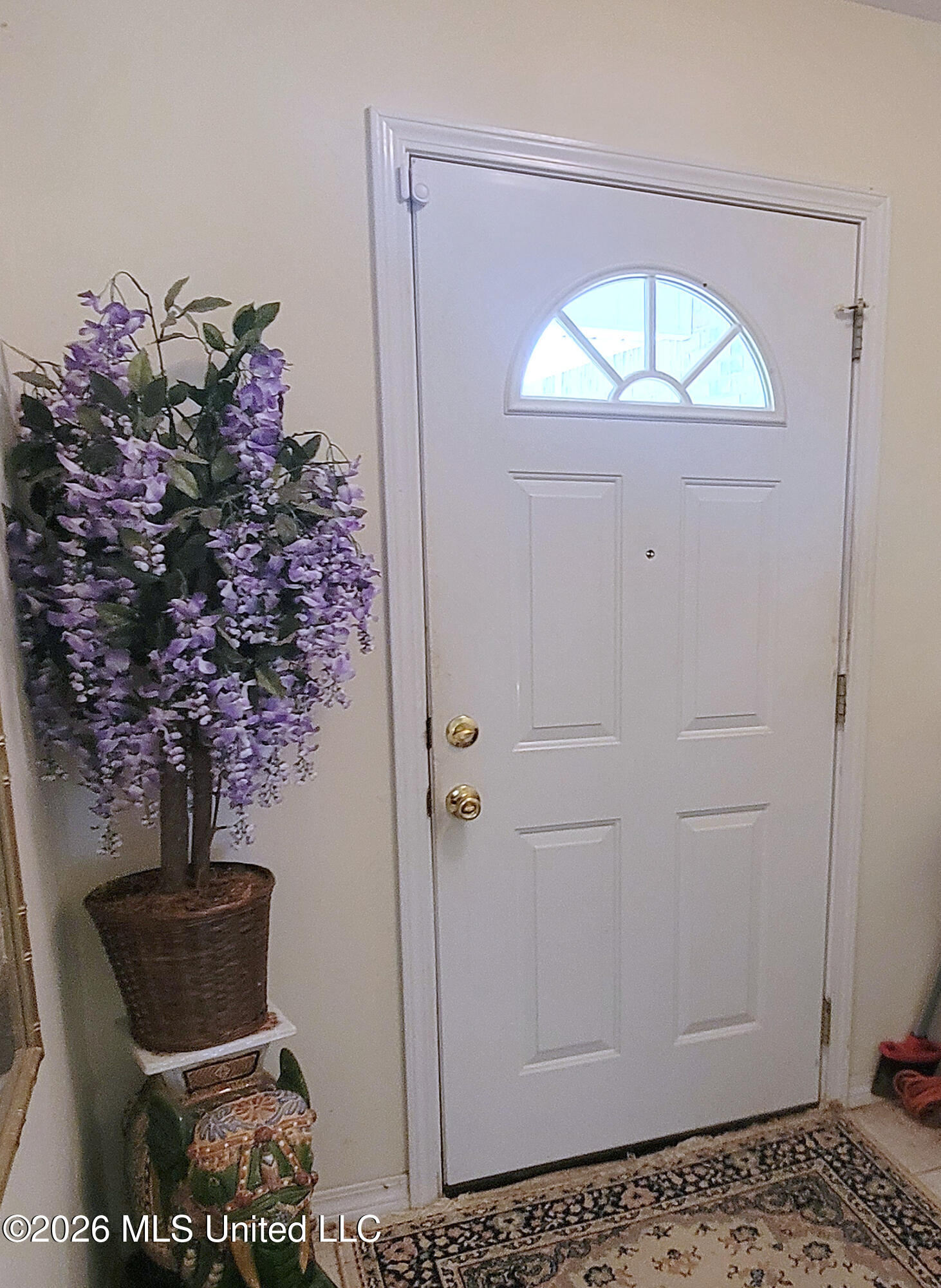 710 S Hill Court Property Photo 3