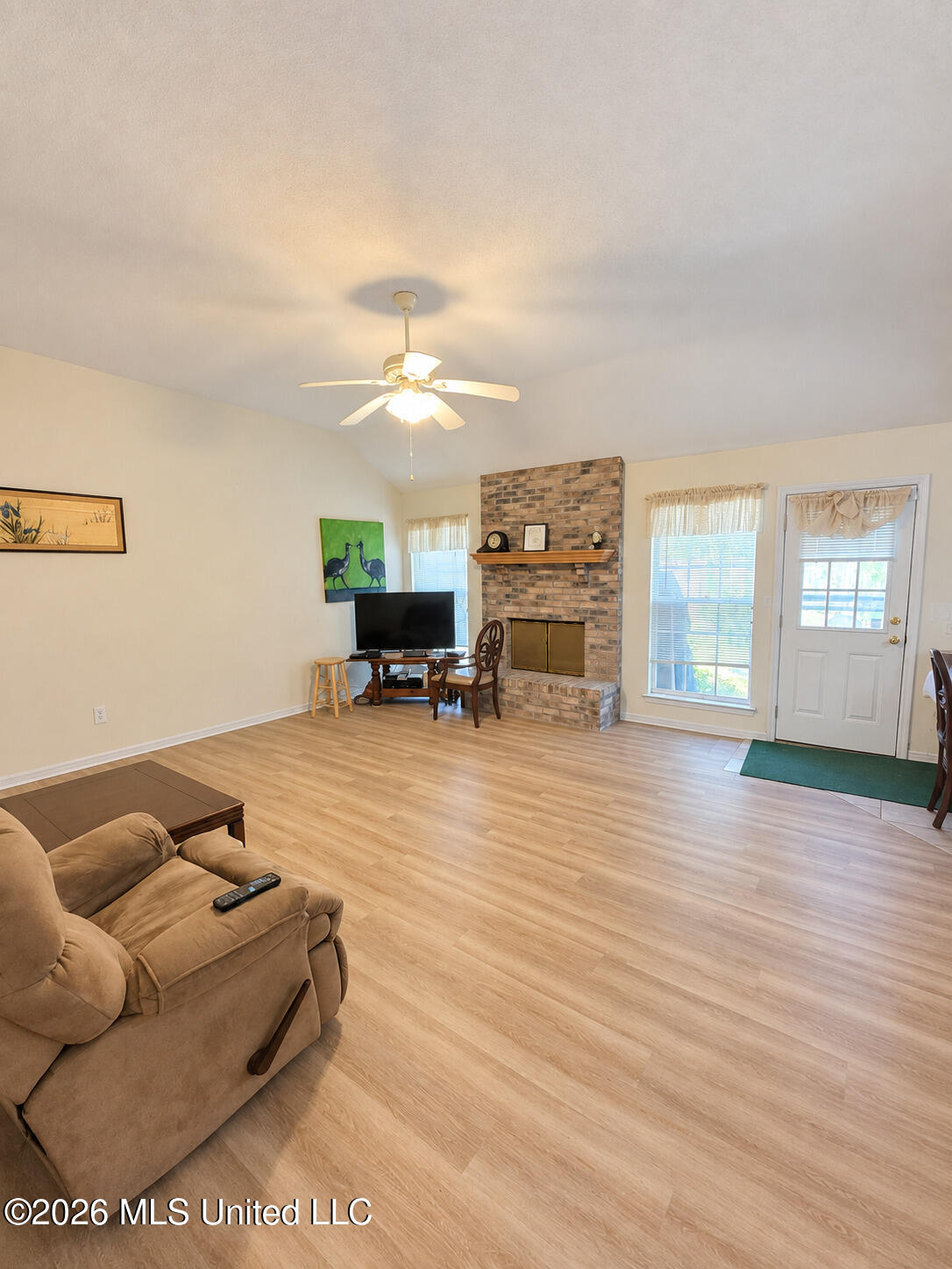 710 S Hill Court Property Photo 4