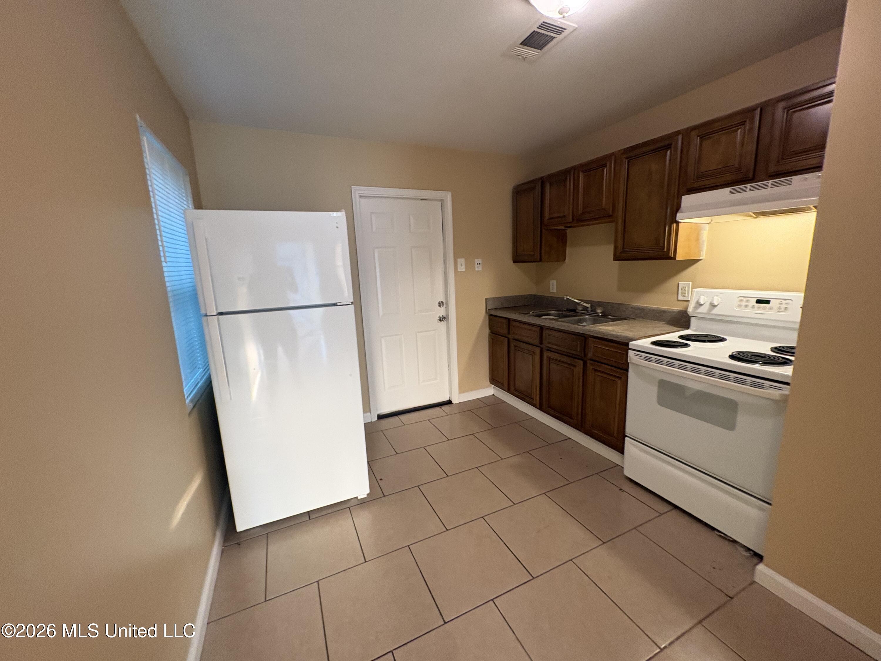 6525 Jasmine Street Property Photo 5