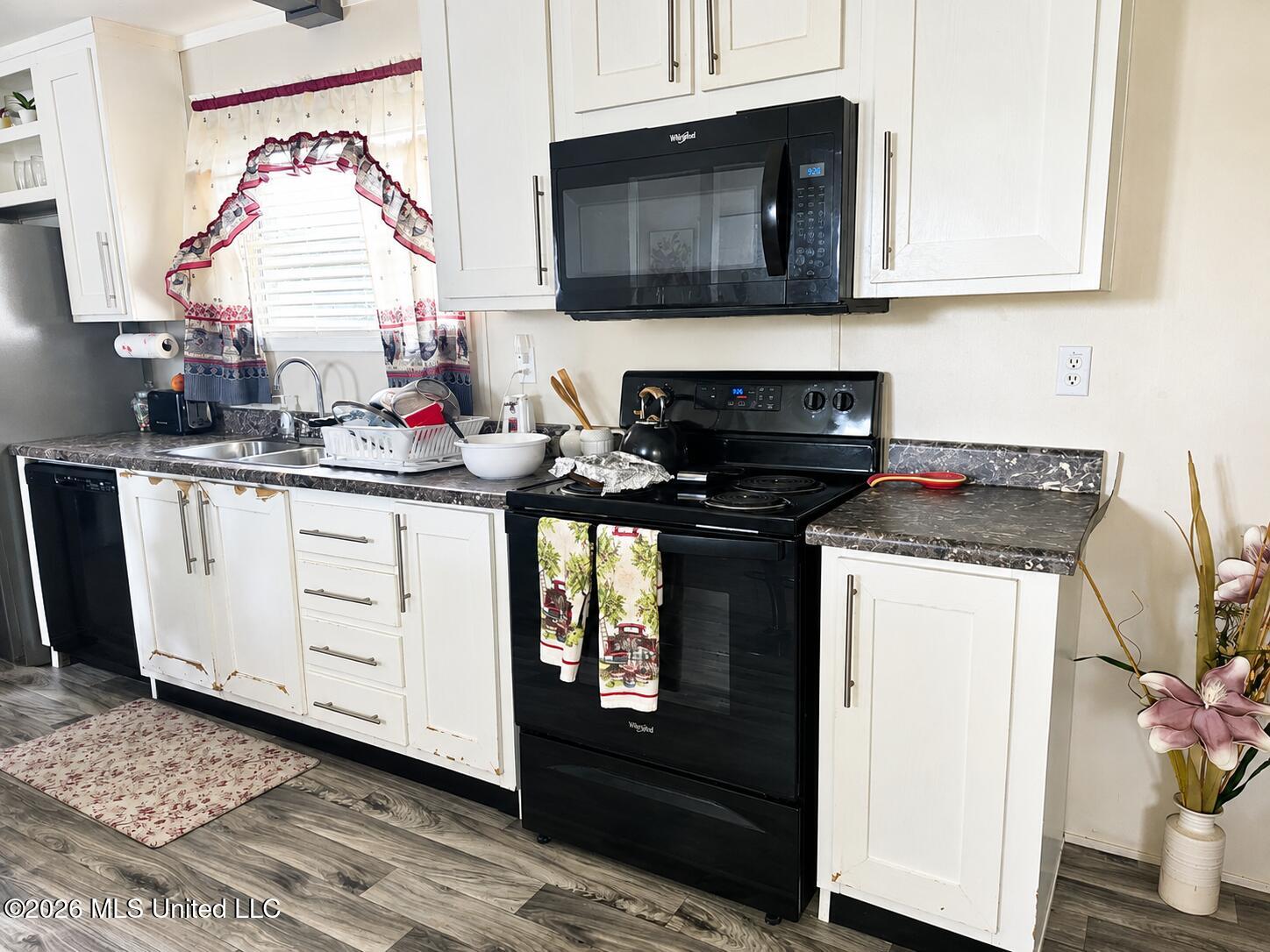 101 Railroad Avenue Property Photo 6