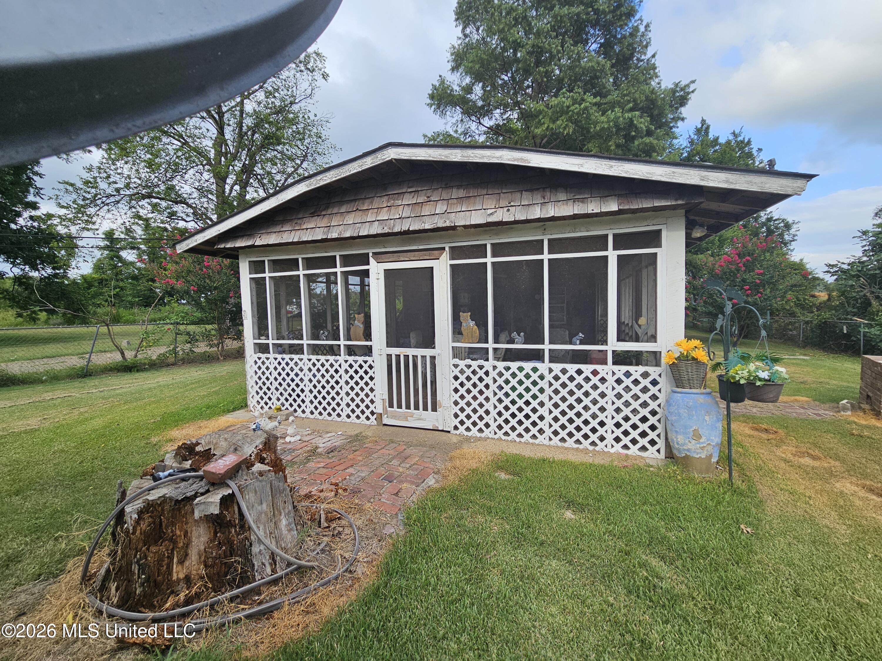 101 Railroad Avenue Property Photo 14