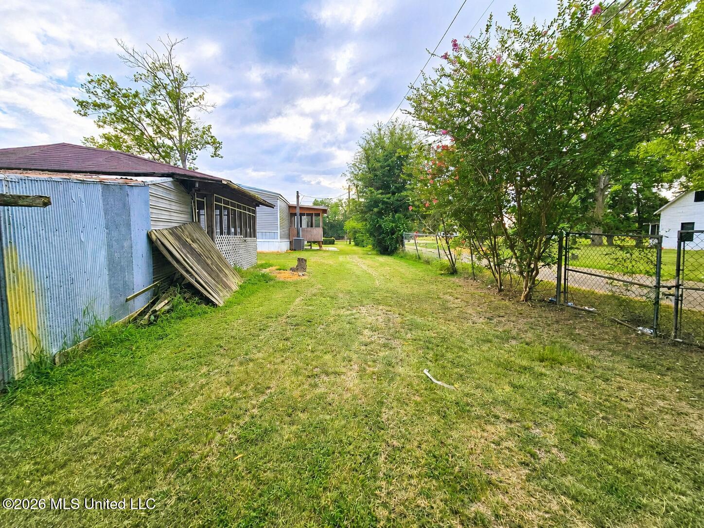 101 Railroad Avenue Property Photo 15