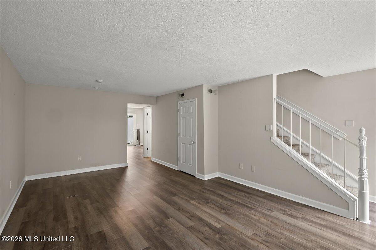 550 Post Road Property Photo 6