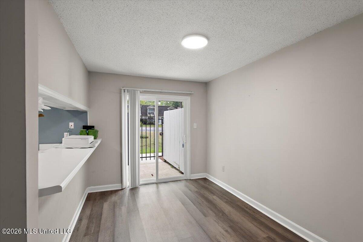 550 Post Road Property Photo 8