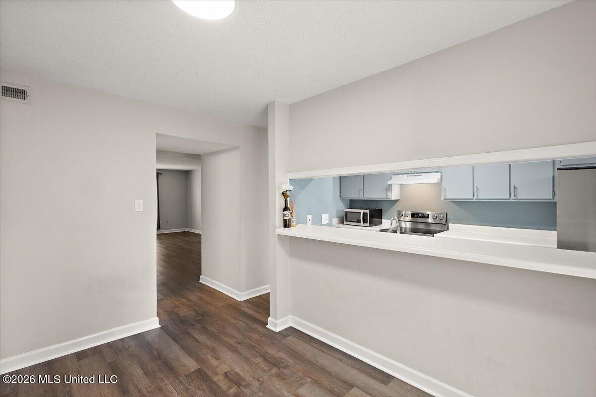 550 Post Road Property Photo 9
