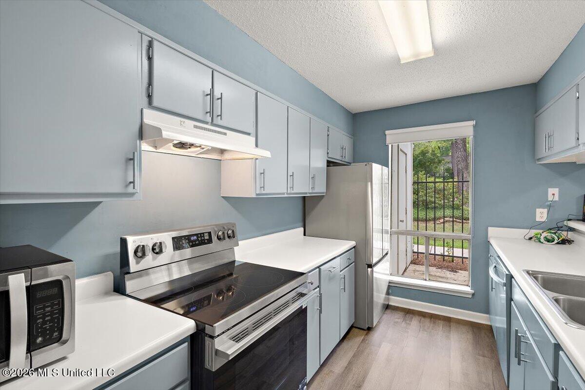 550 Post Road Property Photo 10