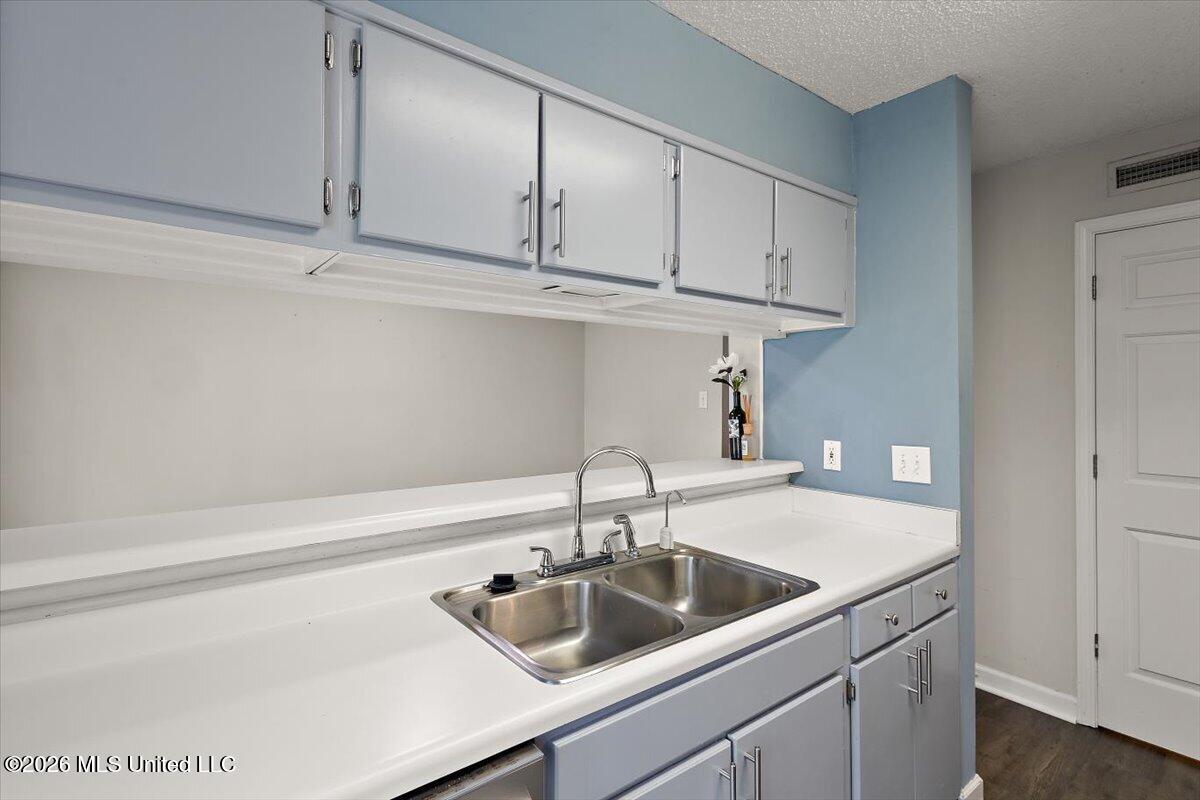 550 Post Road Property Photo 11