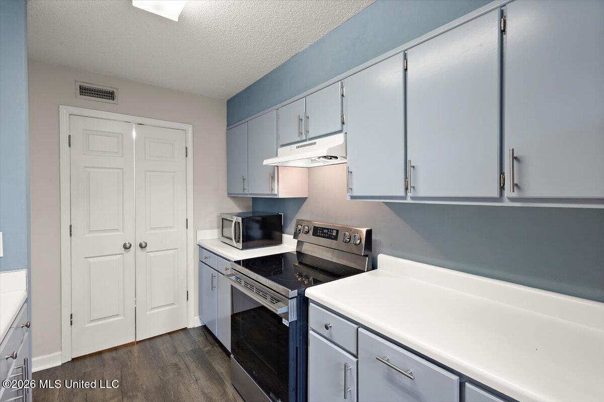 550 Post Road Property Photo 12
