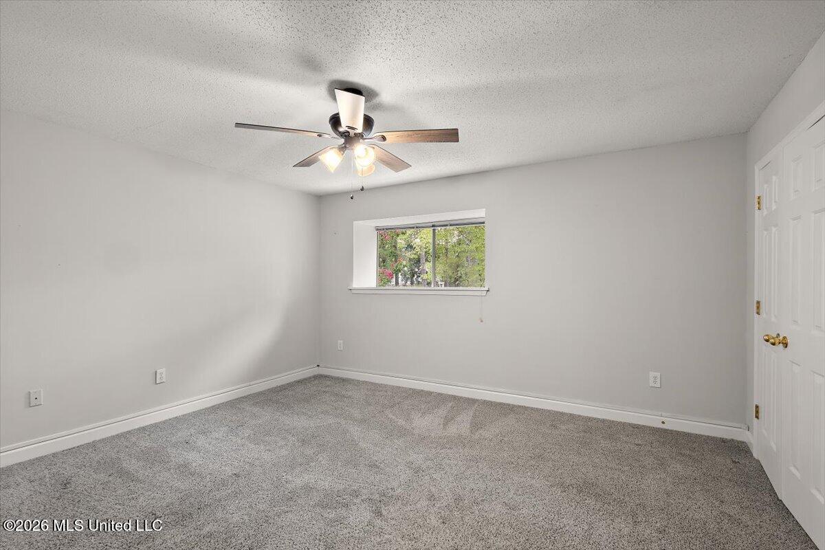 550 Post Road Property Photo 13