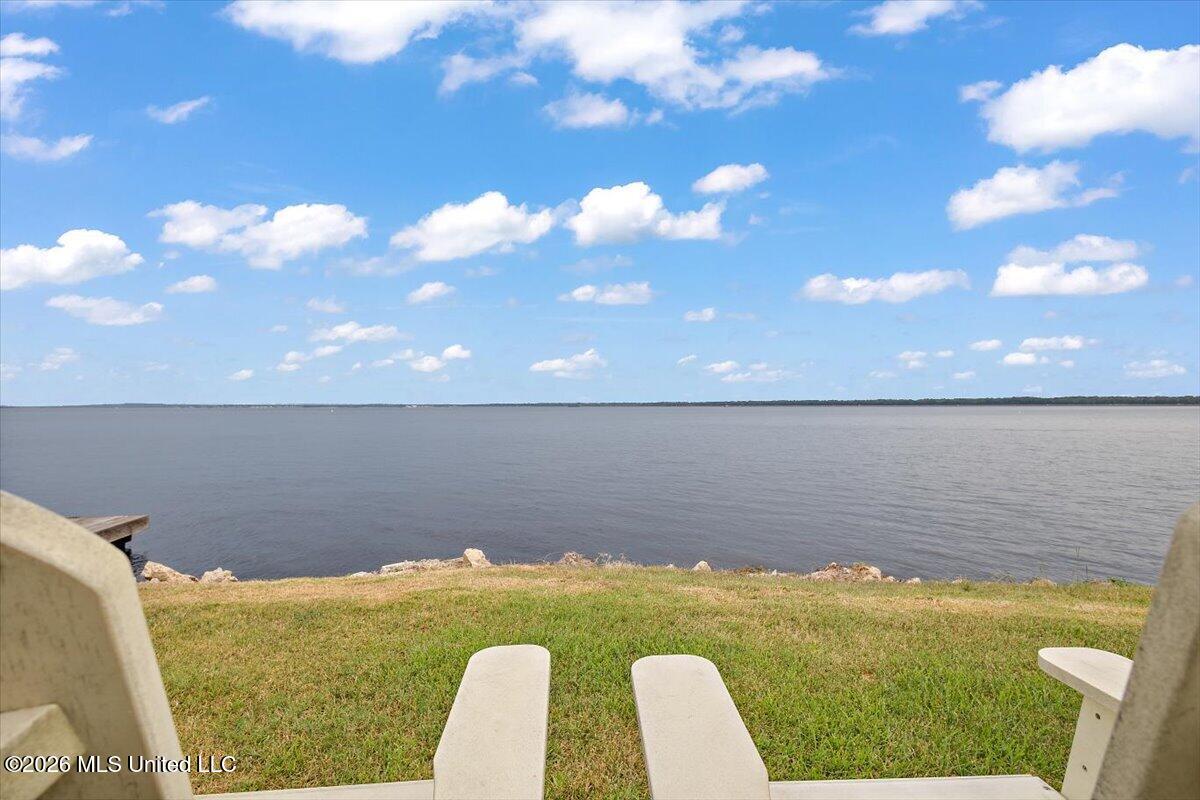 550 Post Road Property Photo 29