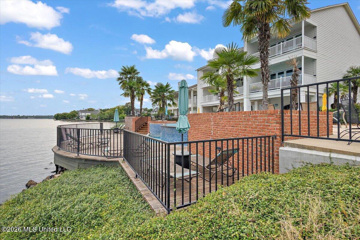 550 Post Road Property Photo 33