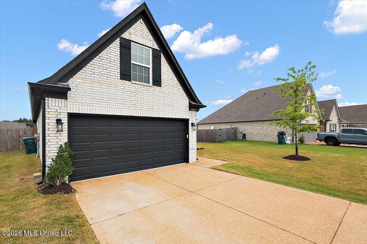 2482 Dela Drive Property Photo 2