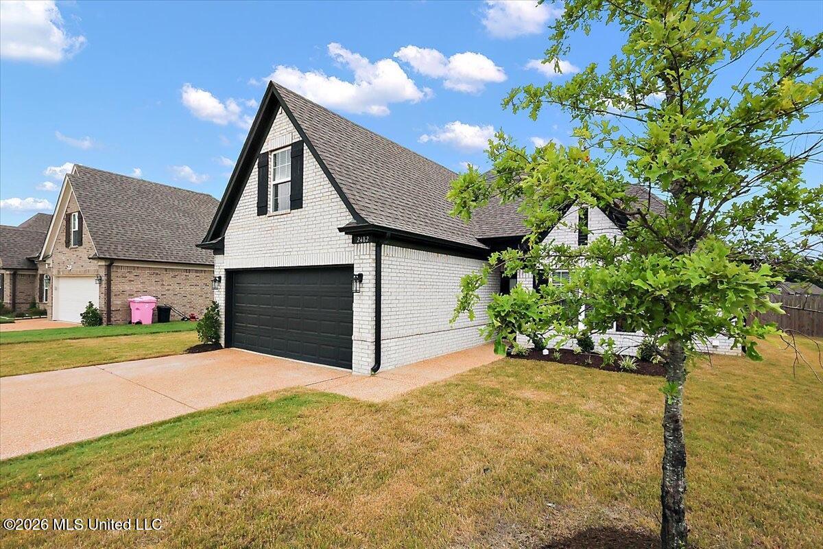 2482 Dela Drive Property Photo 3