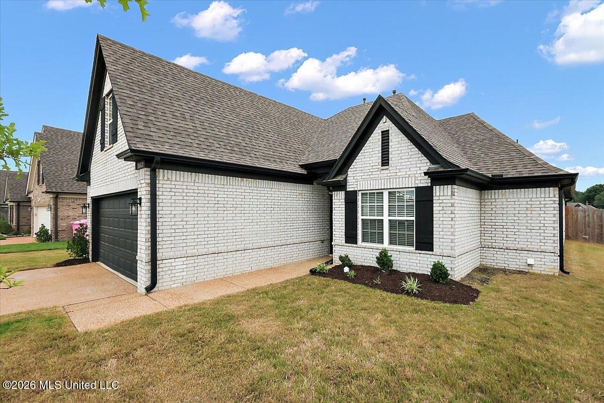 2482 Dela Drive Property Photo 5