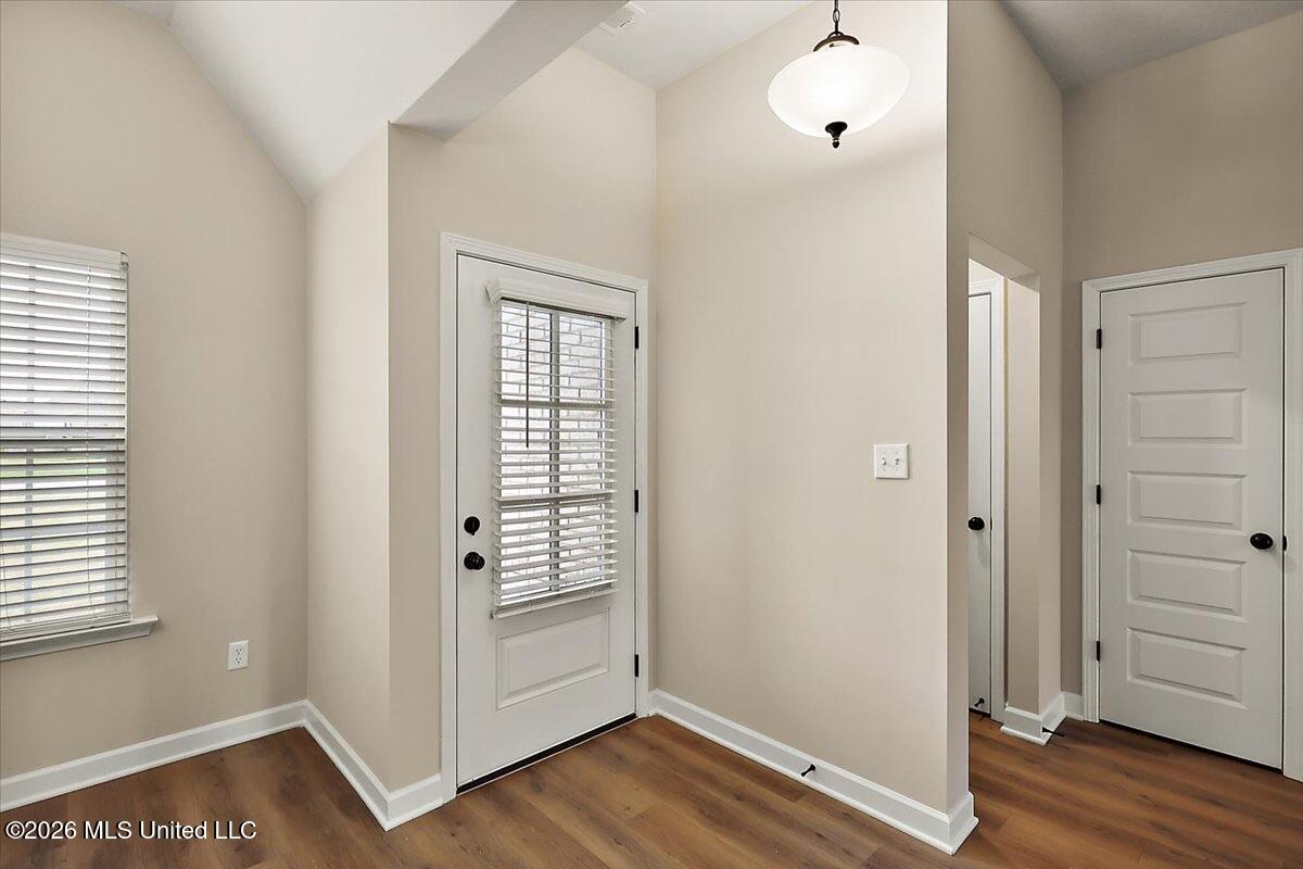 2482 Dela Drive Property Photo 8
