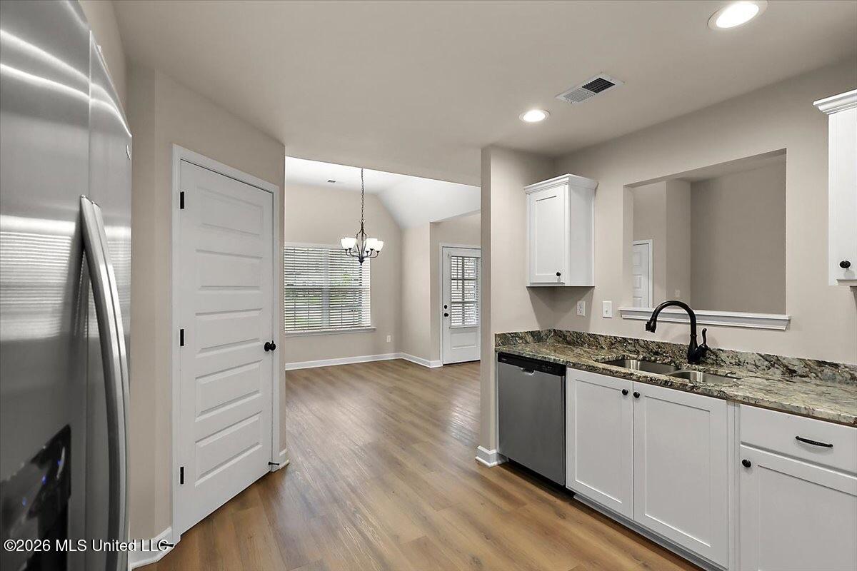 2482 Dela Drive Property Photo 13