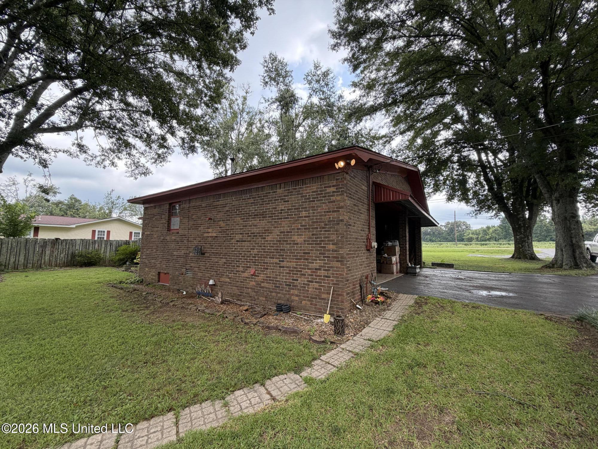16471 Boundary Drive Property Photo 4