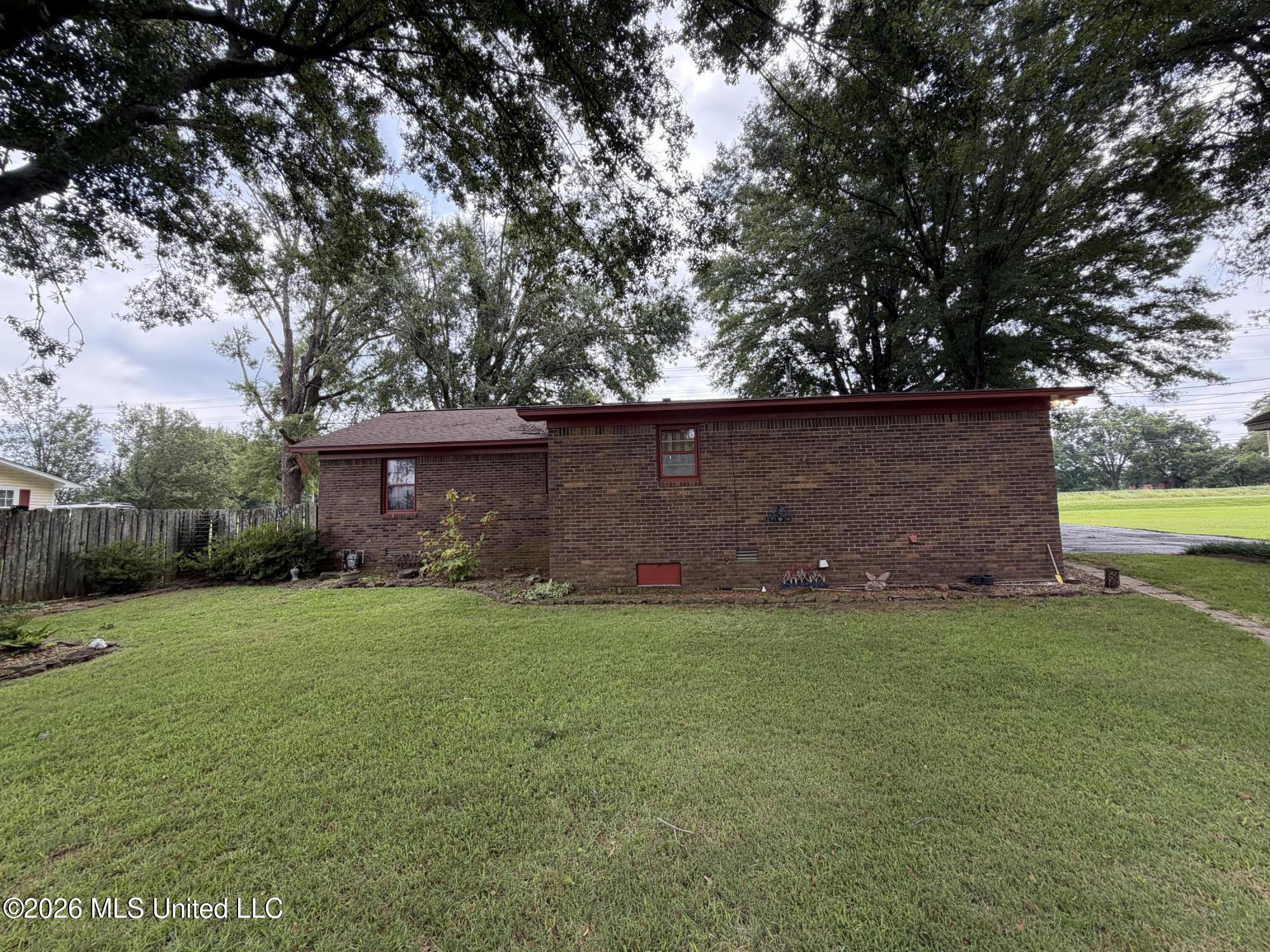 16471 Boundary Drive Property Photo 5