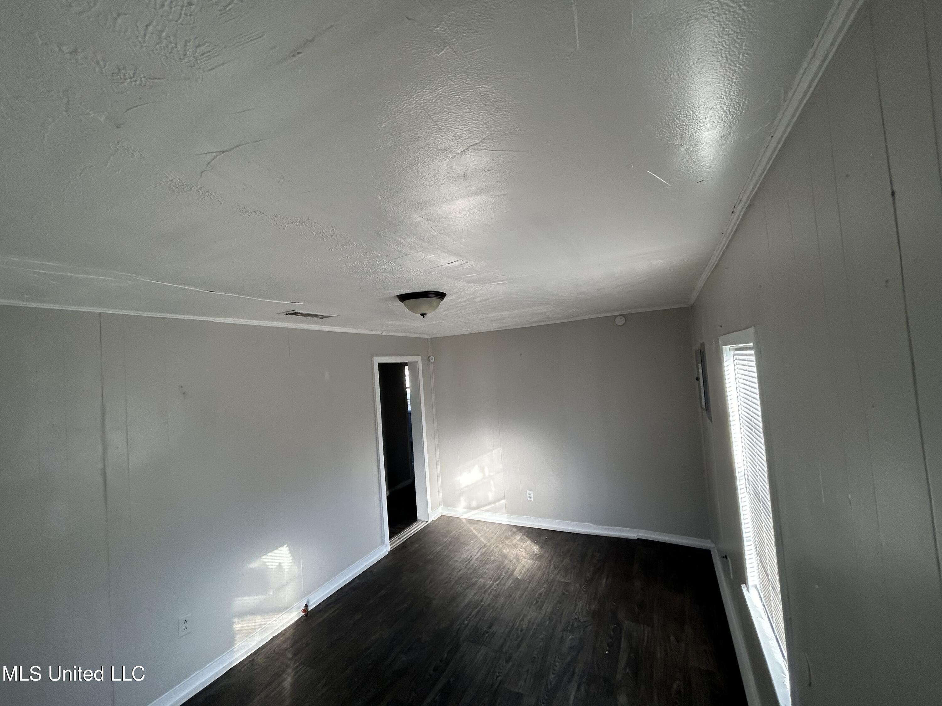 450 Derrick Street Property Photo 3