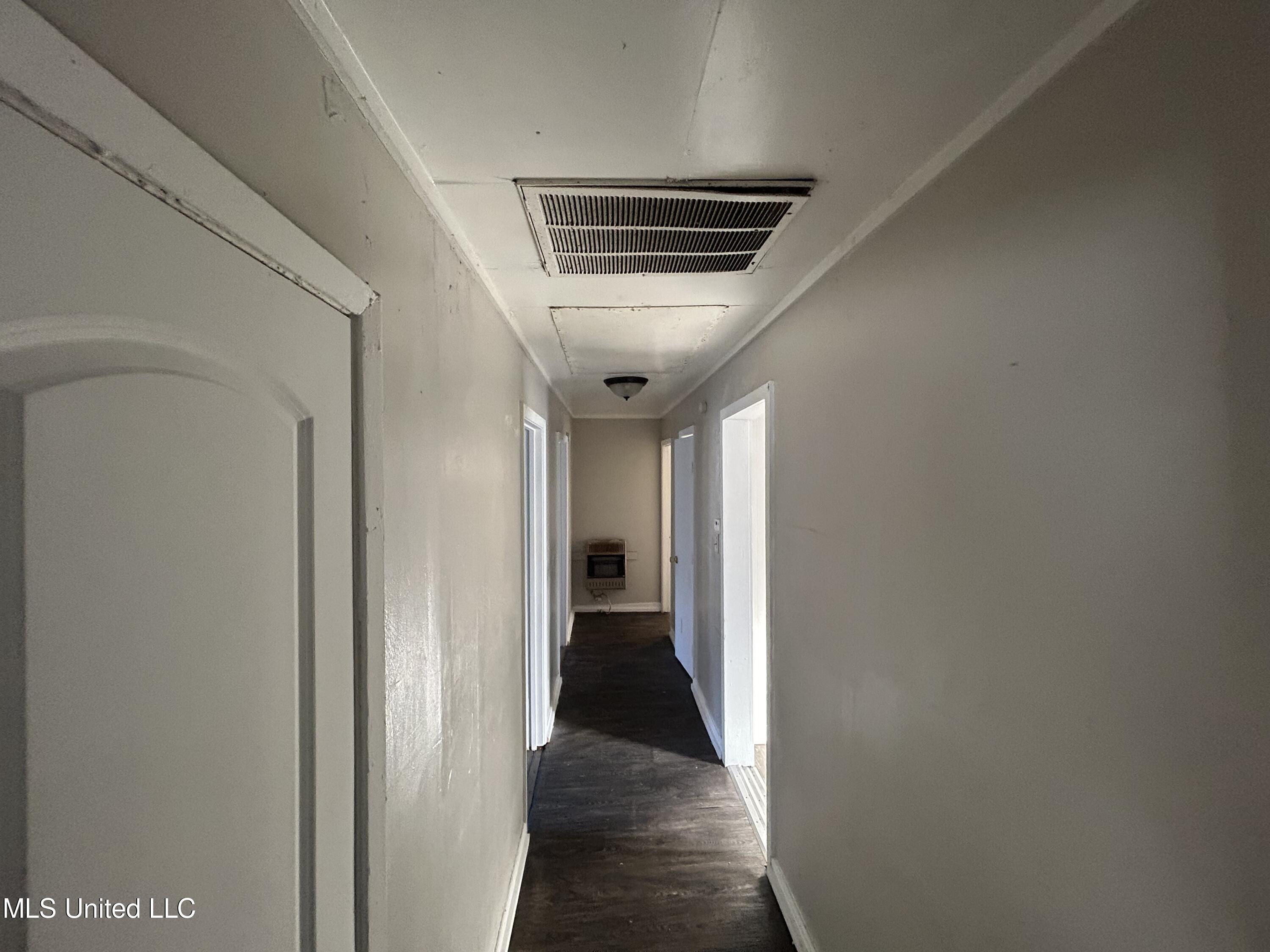 450 Derrick Street Property Photo 5