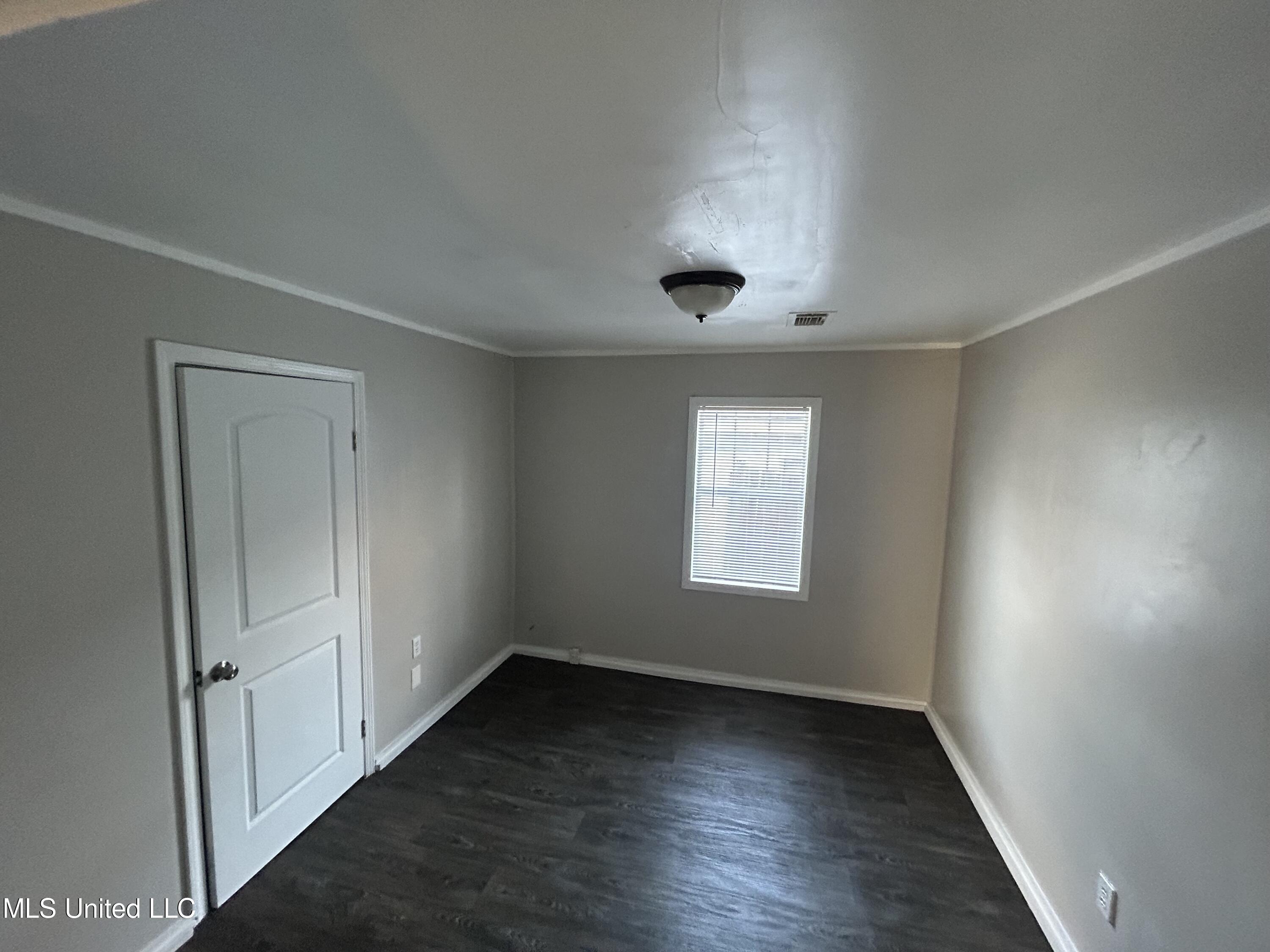 450 Derrick Street Property Photo 6