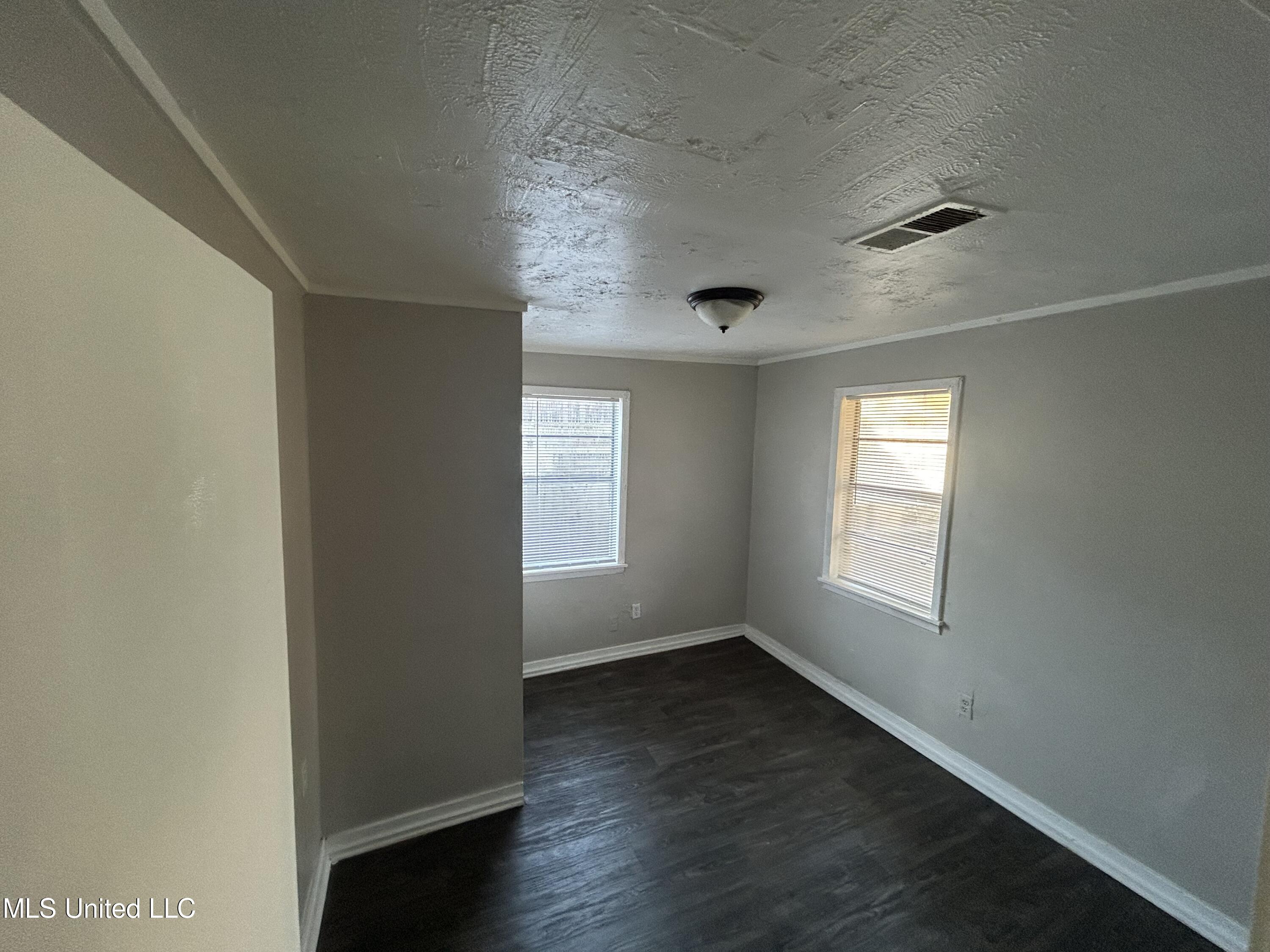 450 Derrick Street Property Photo 7