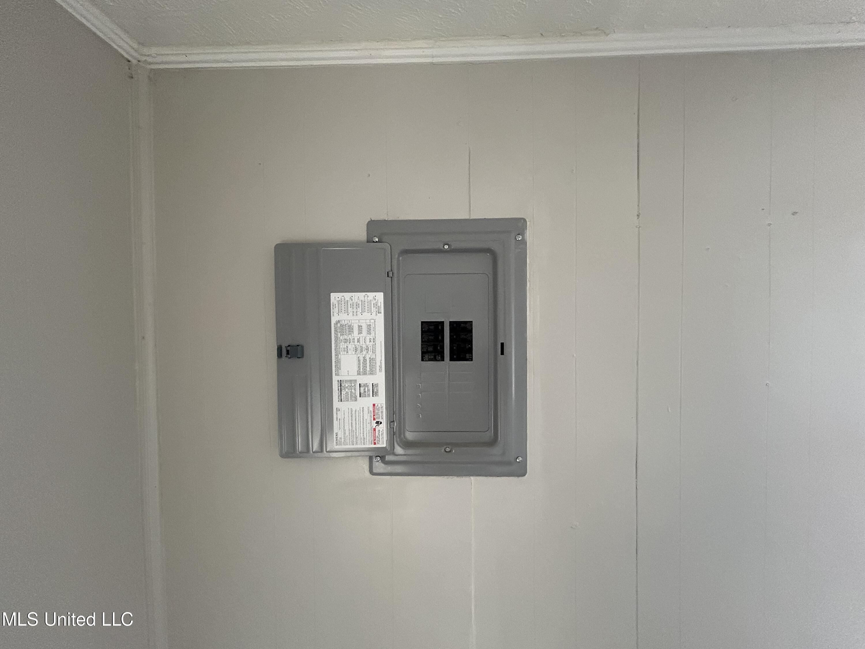 450 Derrick Street Property Photo 8
